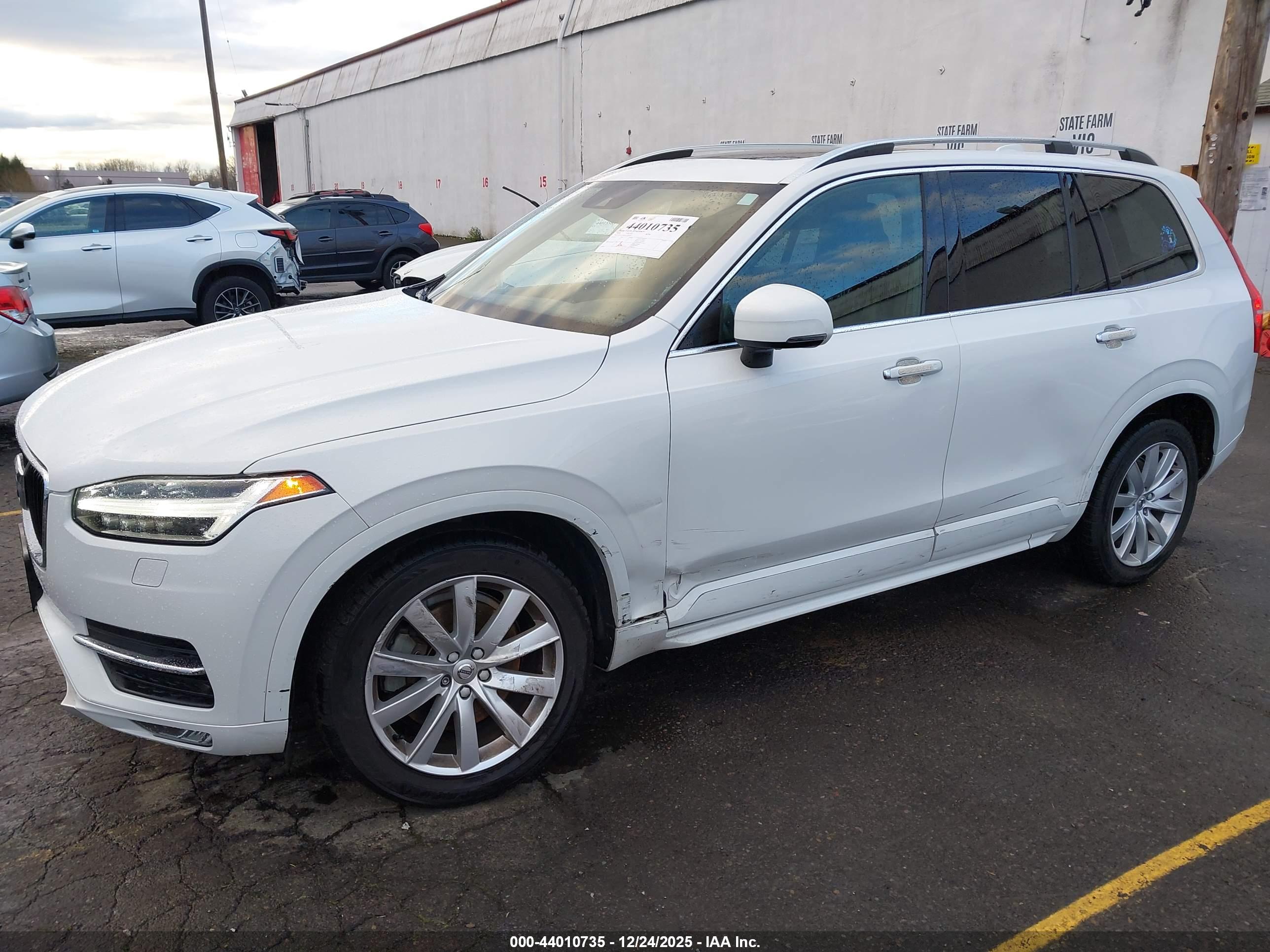 VOLVO XC90 image 6
