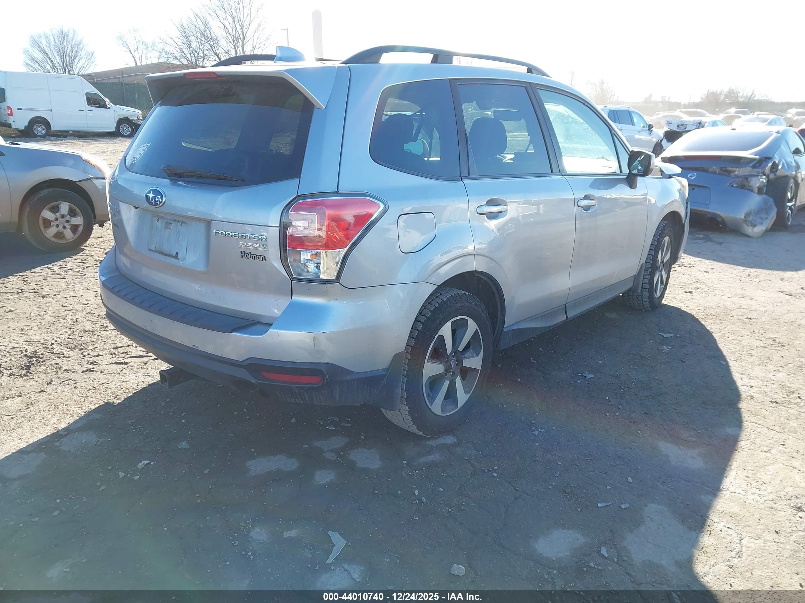 SUBARU FORESTER image 4