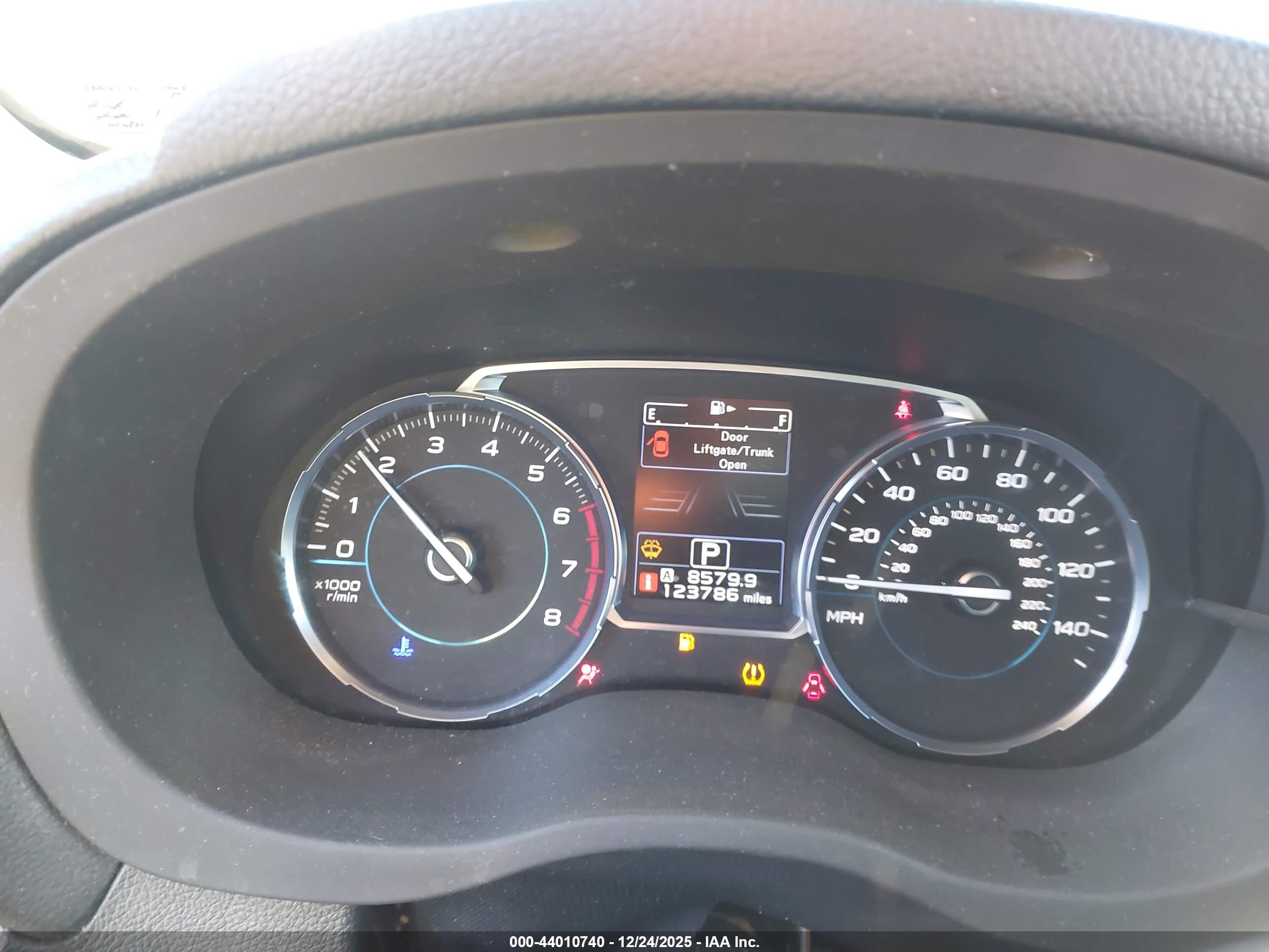 SUBARU FORESTER image 7