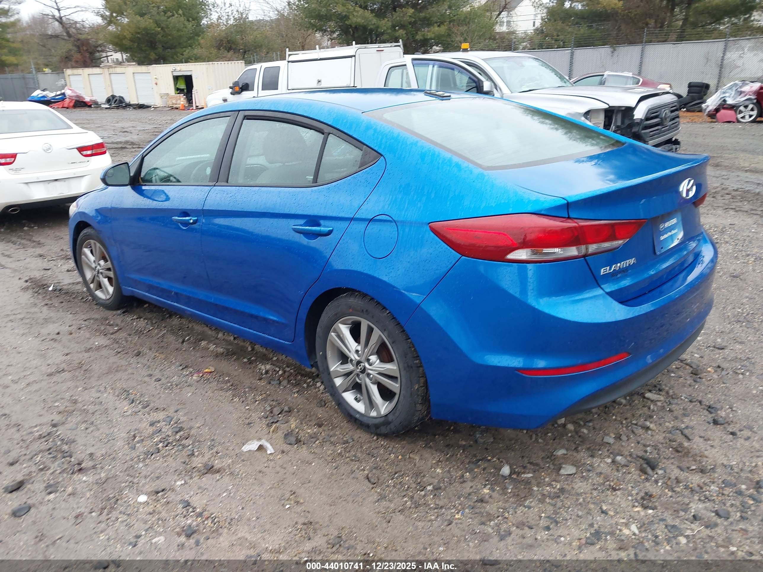 HYUNDAI ELANTRA image 3