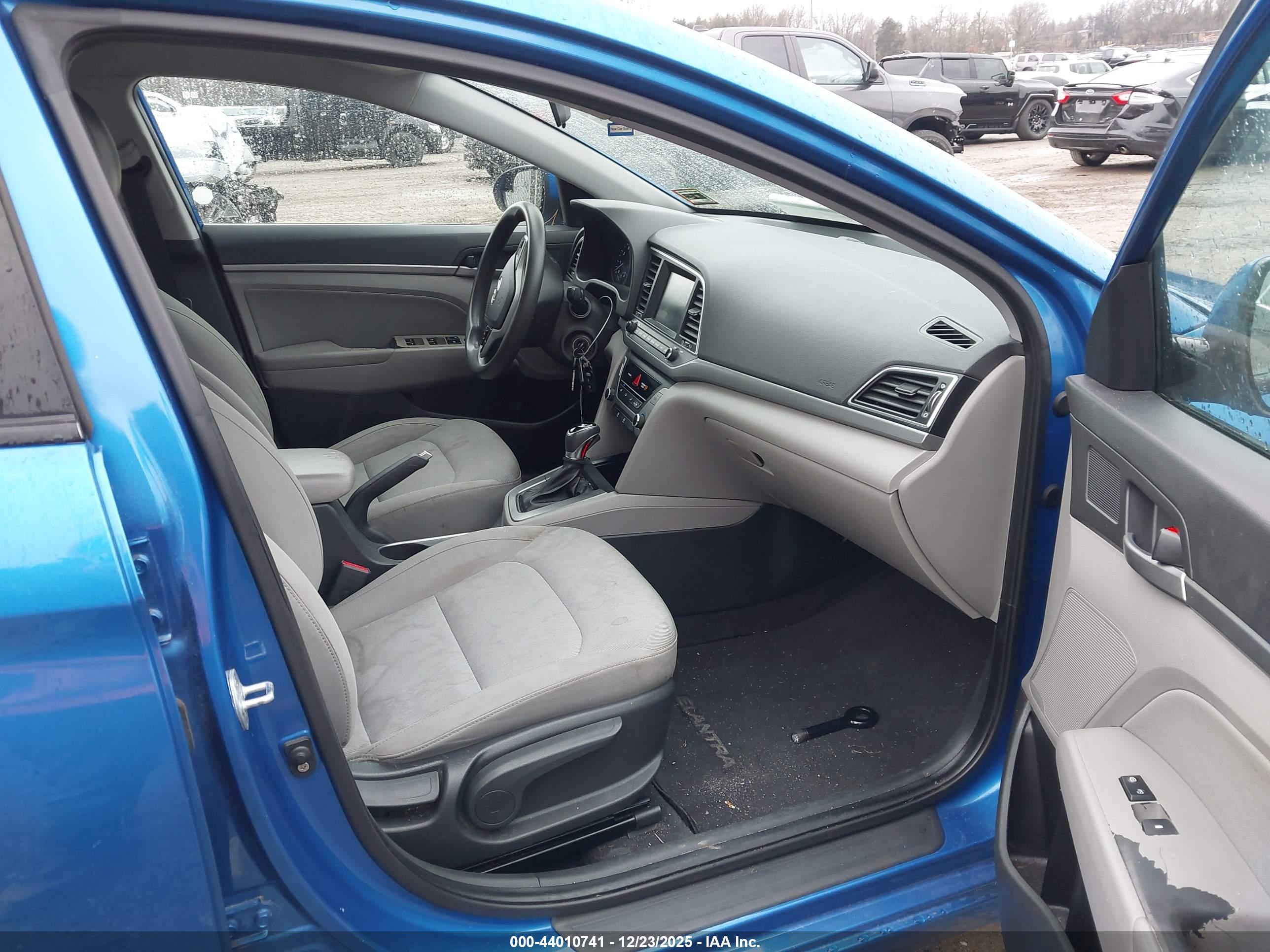 HYUNDAI ELANTRA image 5