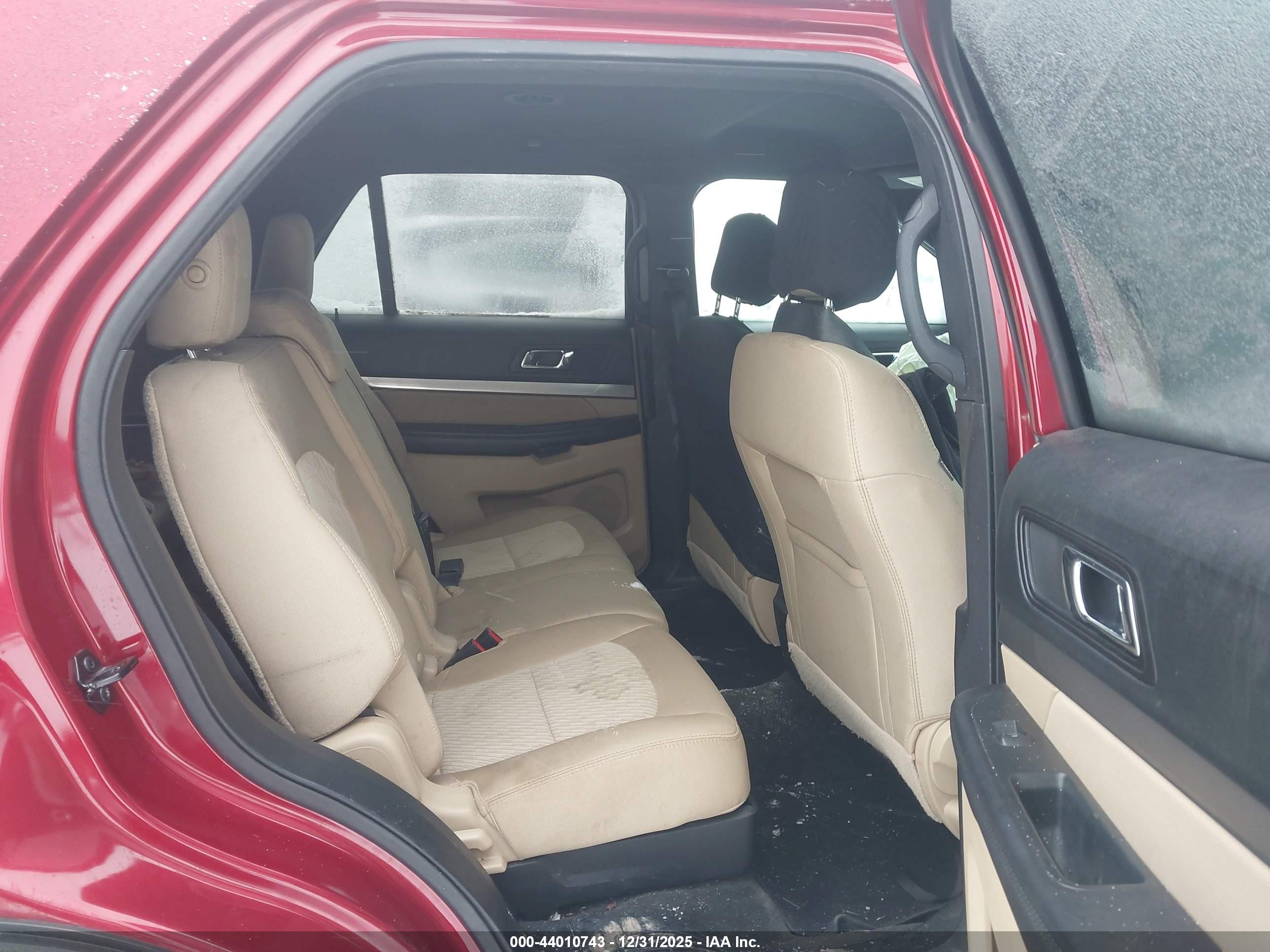 FORD EXPLORER image 8