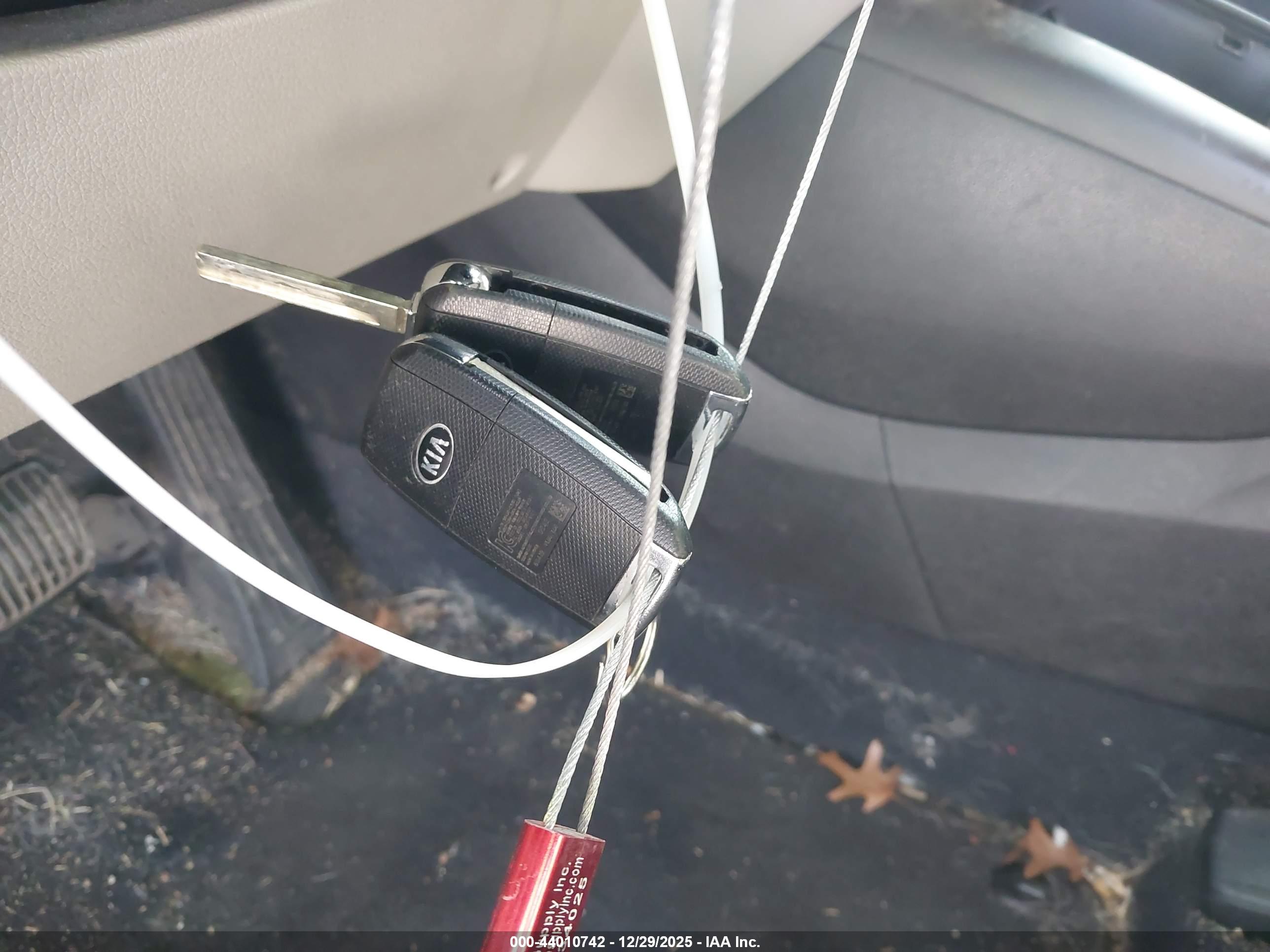 KIA SORENTO image 11