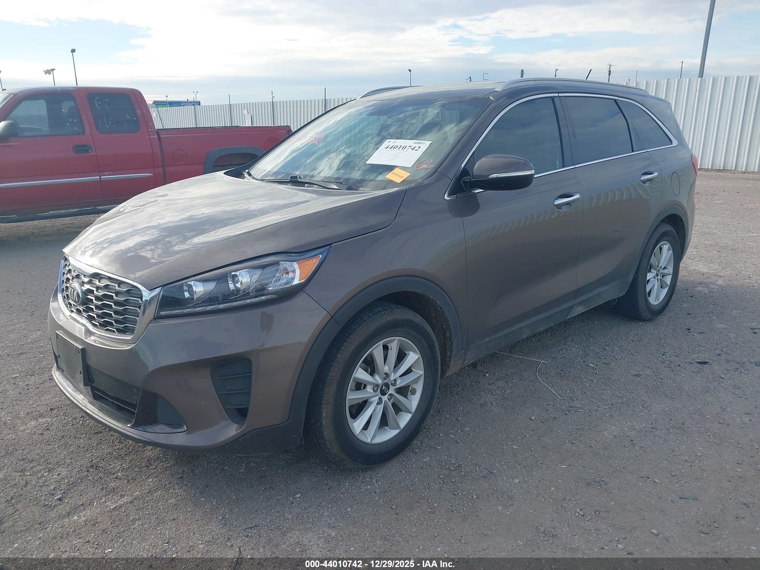 KIA SORENTO image 2