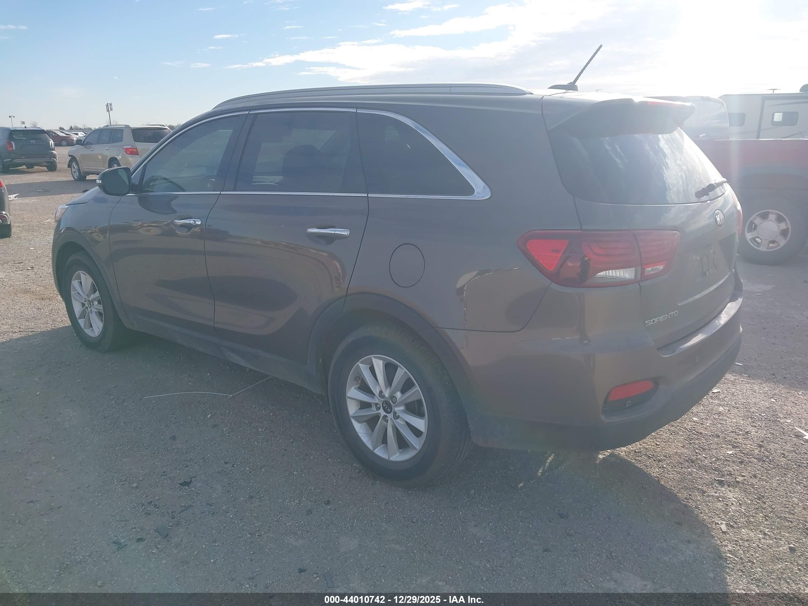 KIA SORENTO image 3