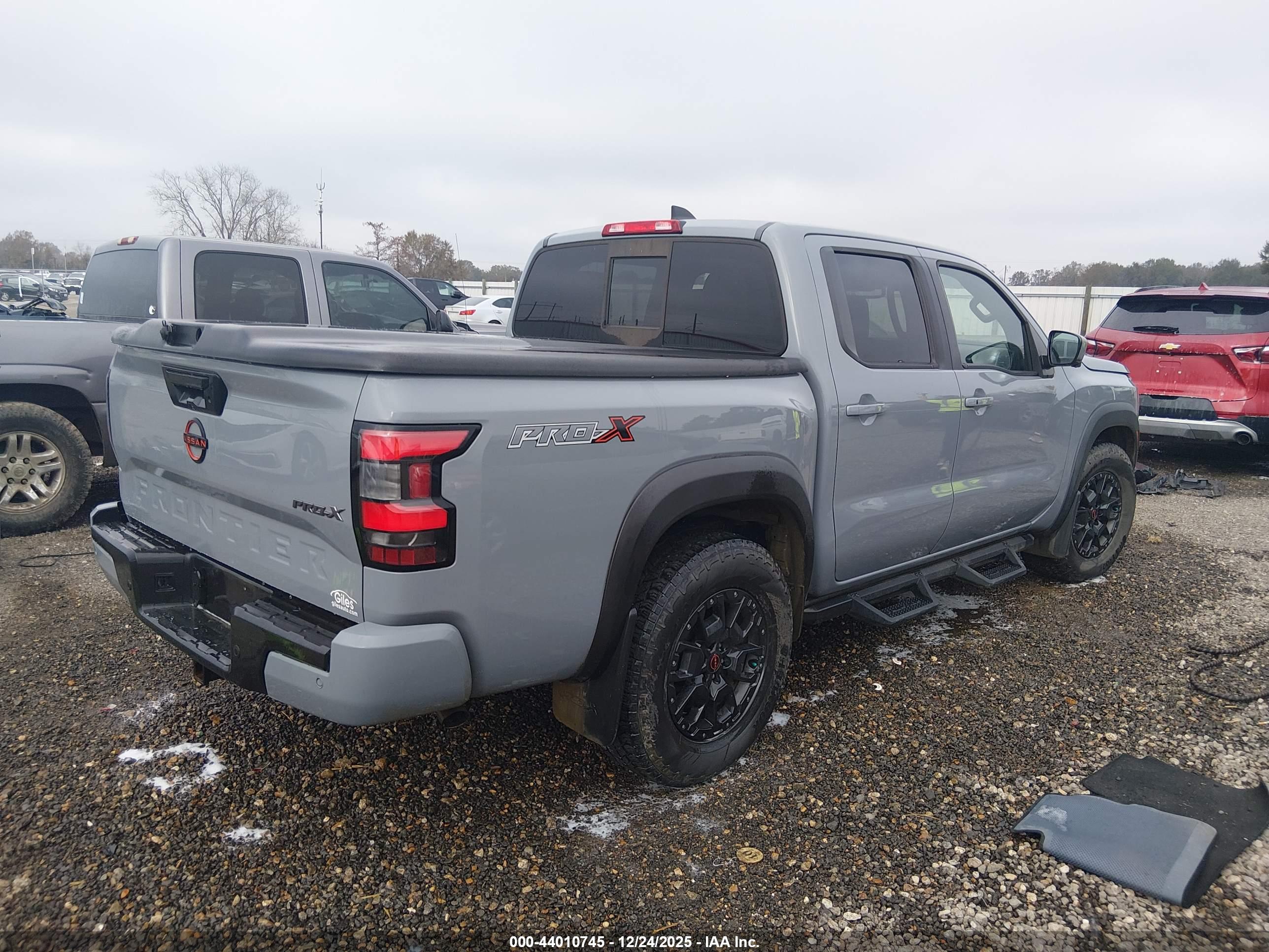 NISSAN FRONTIER image 4