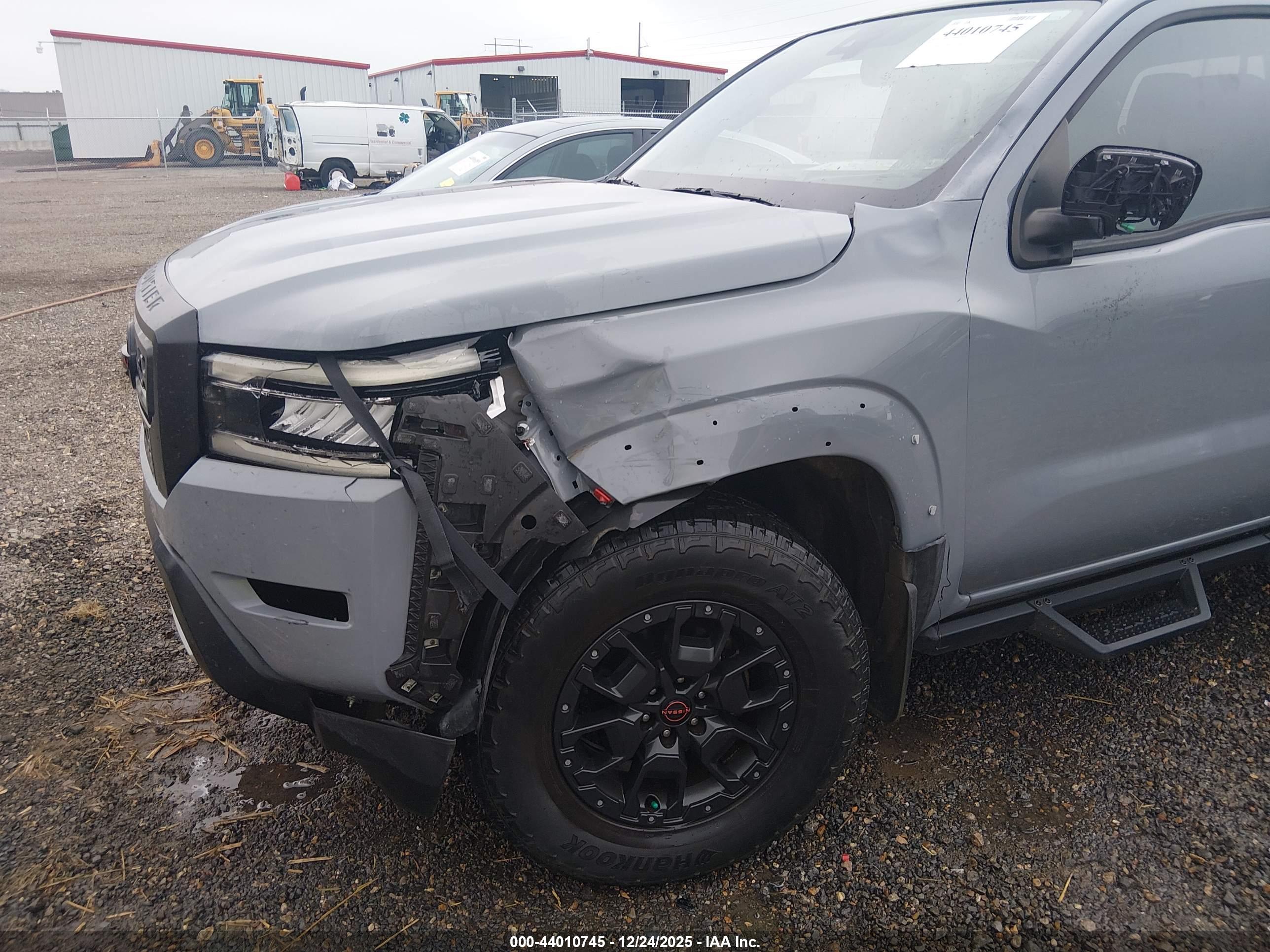 NISSAN FRONTIER image 6