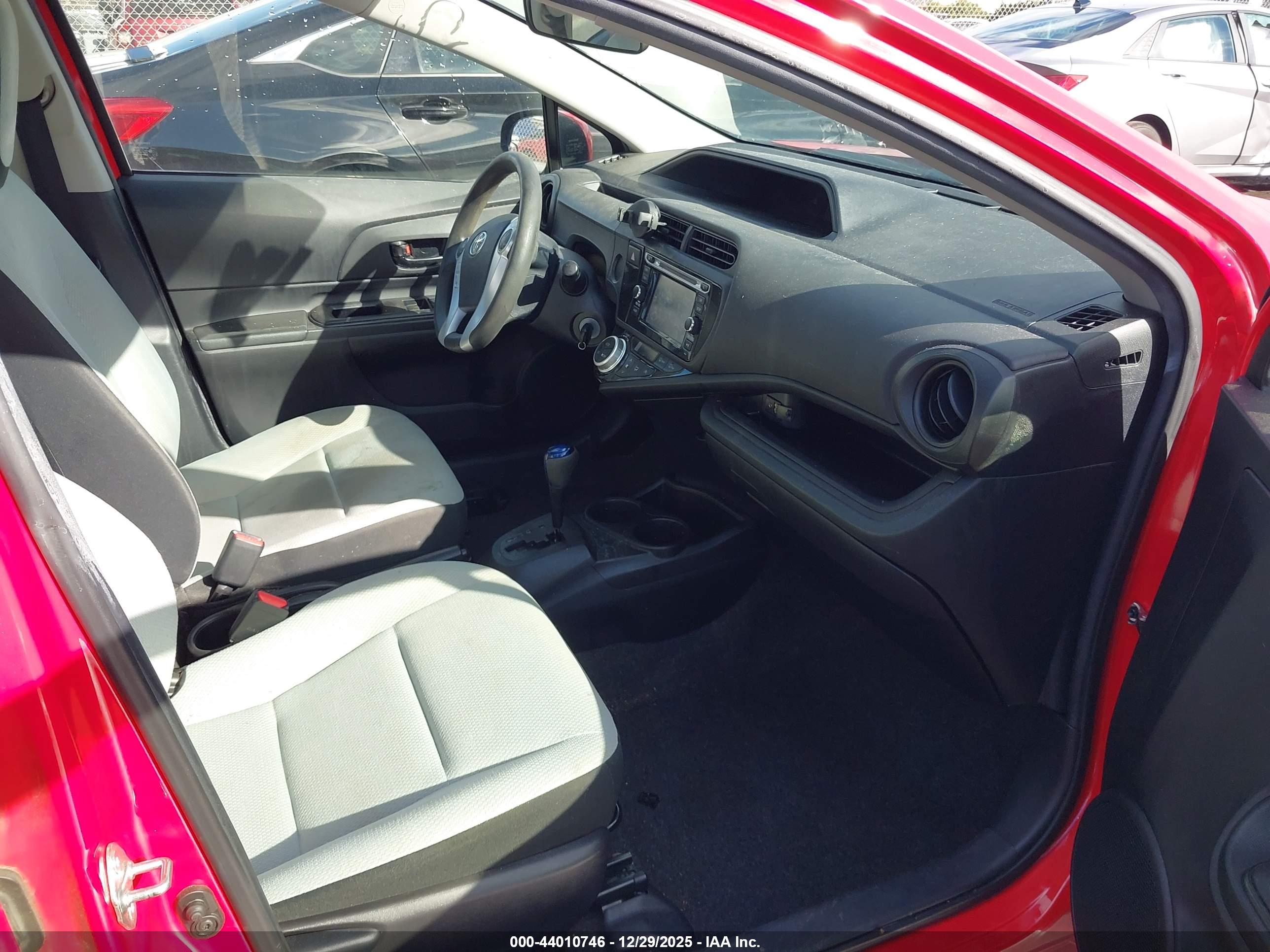TOYOTA PRIUS image 5