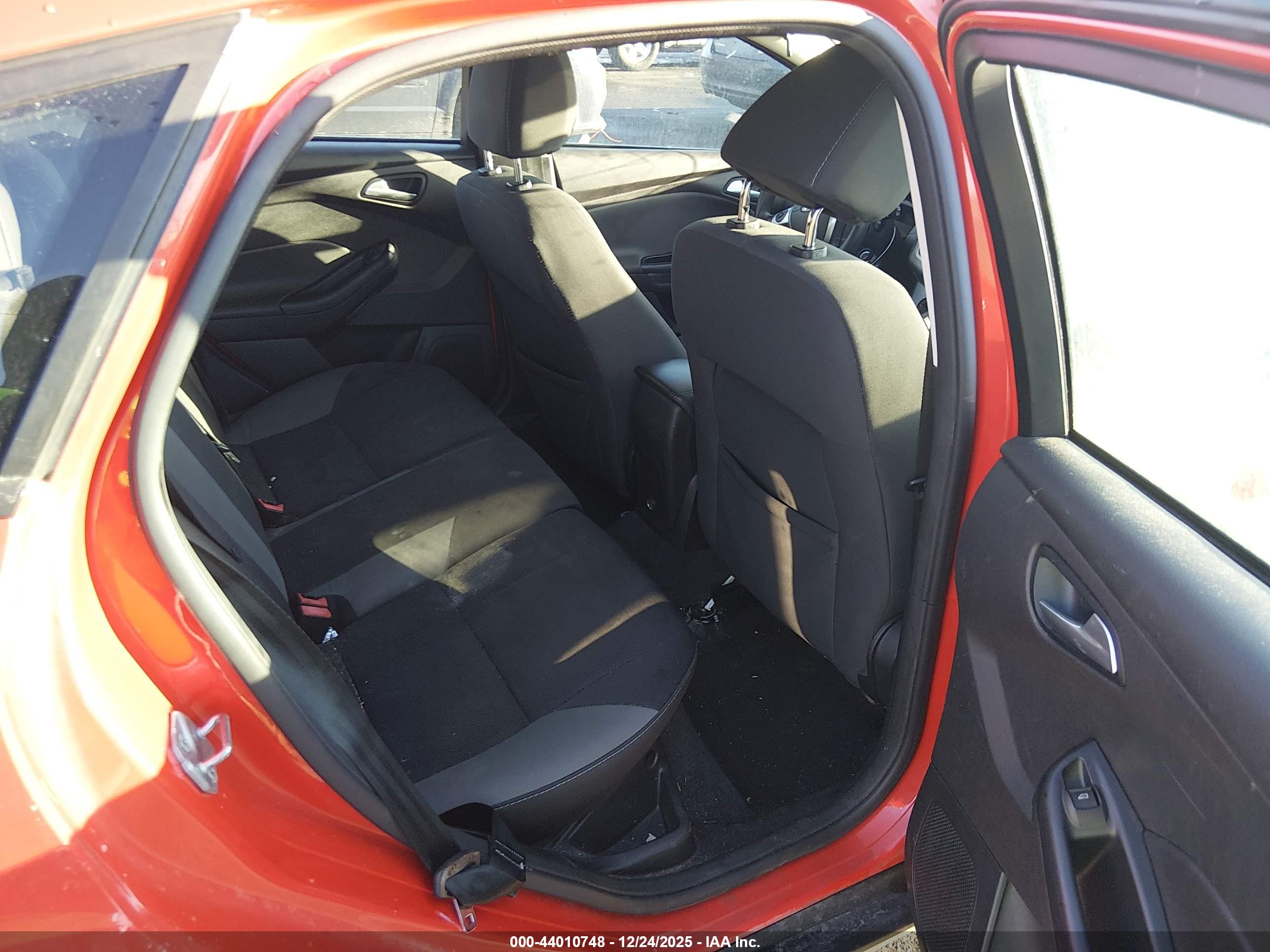 FORD FOCUS image 8