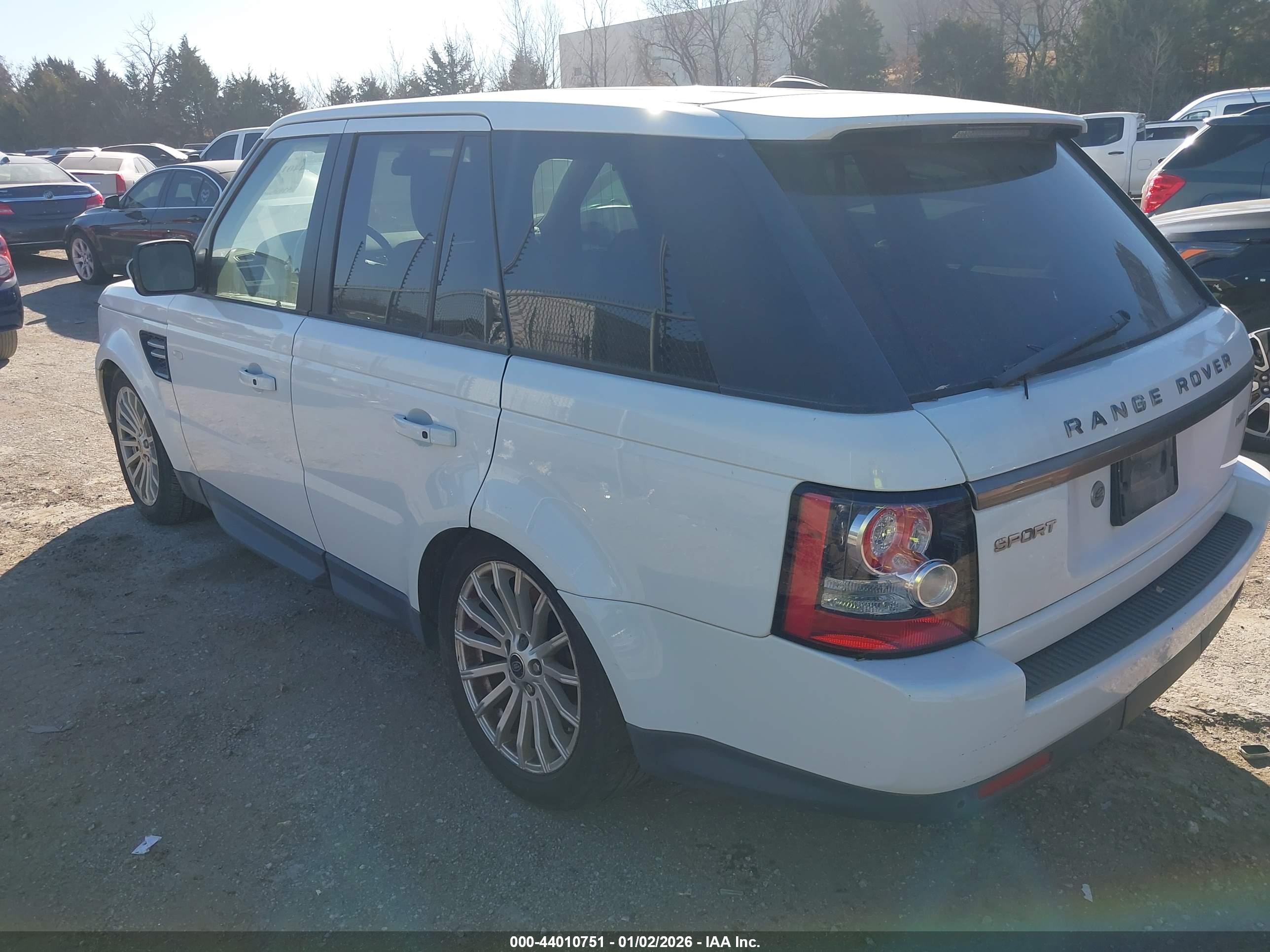 LAND ROVER image 3