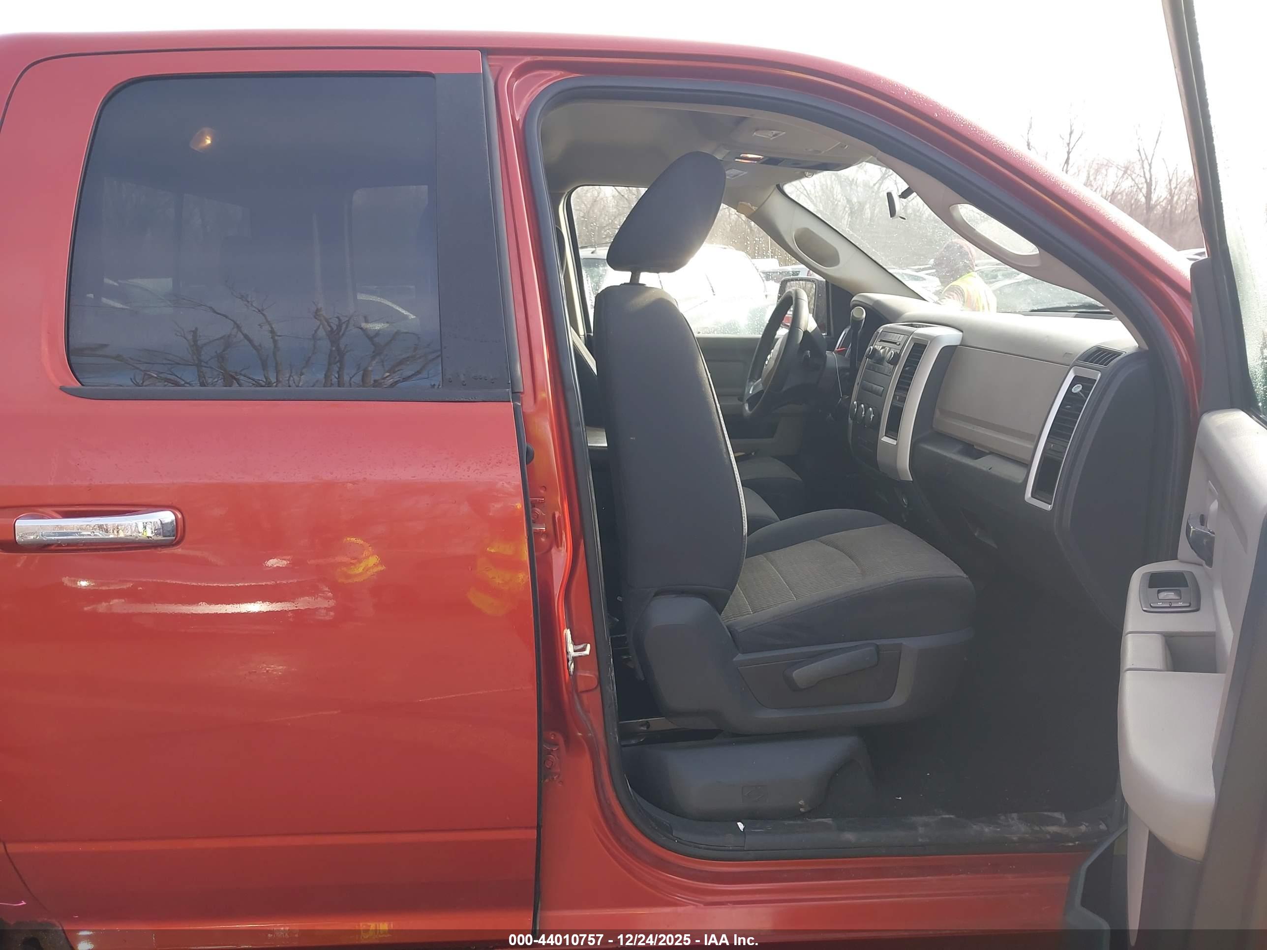 DODGE RAM image 5