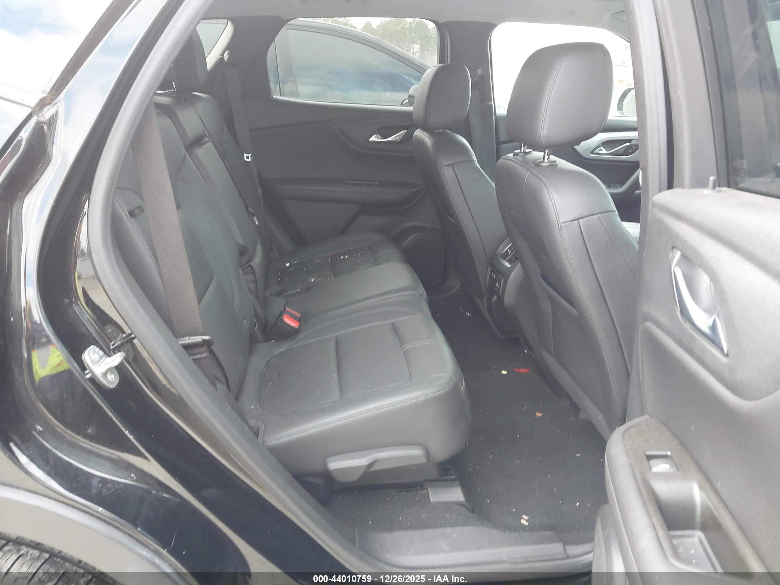 CHEVROLET BLAZER image 8