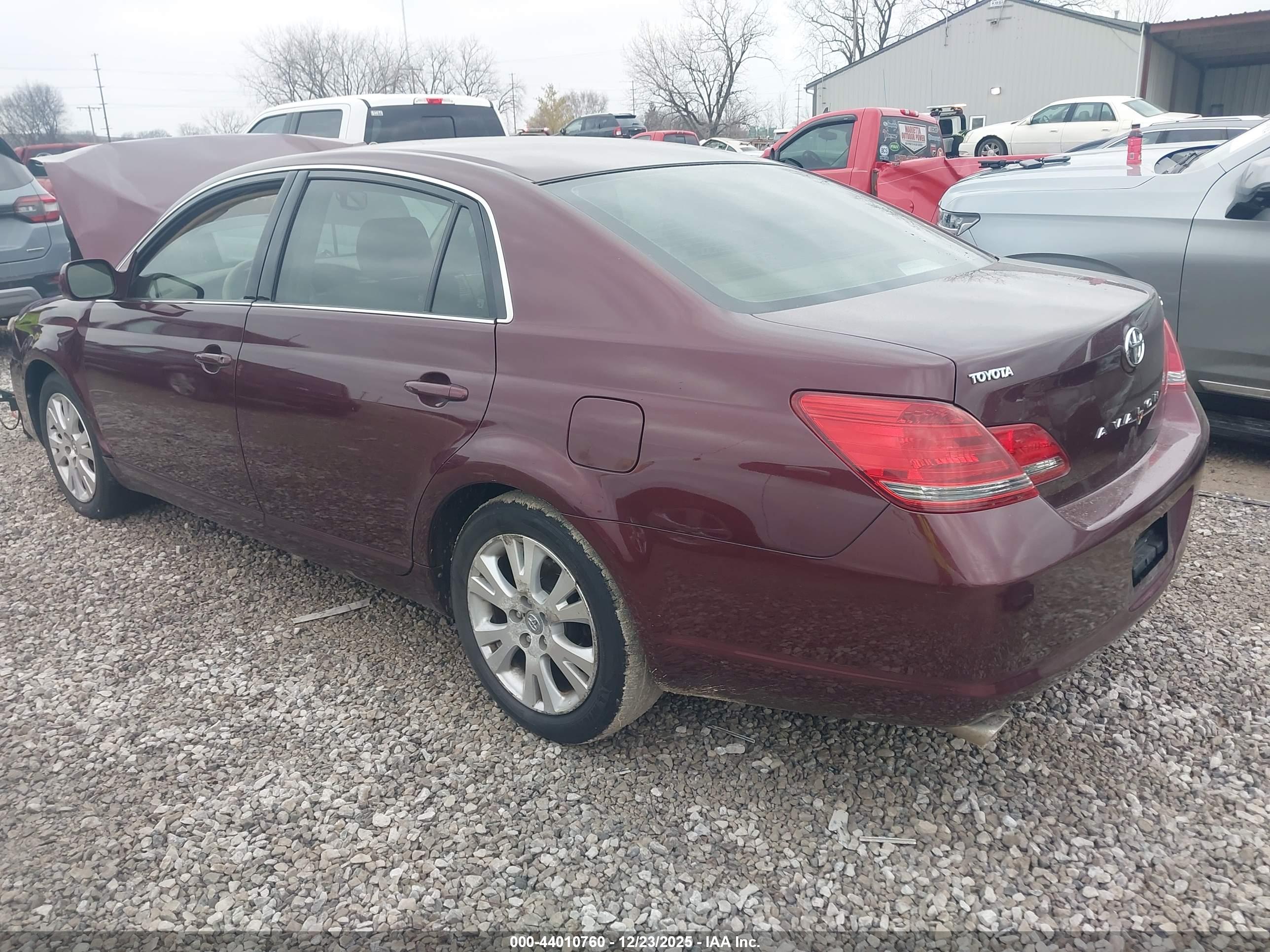 TOYOTA AVALON image 3