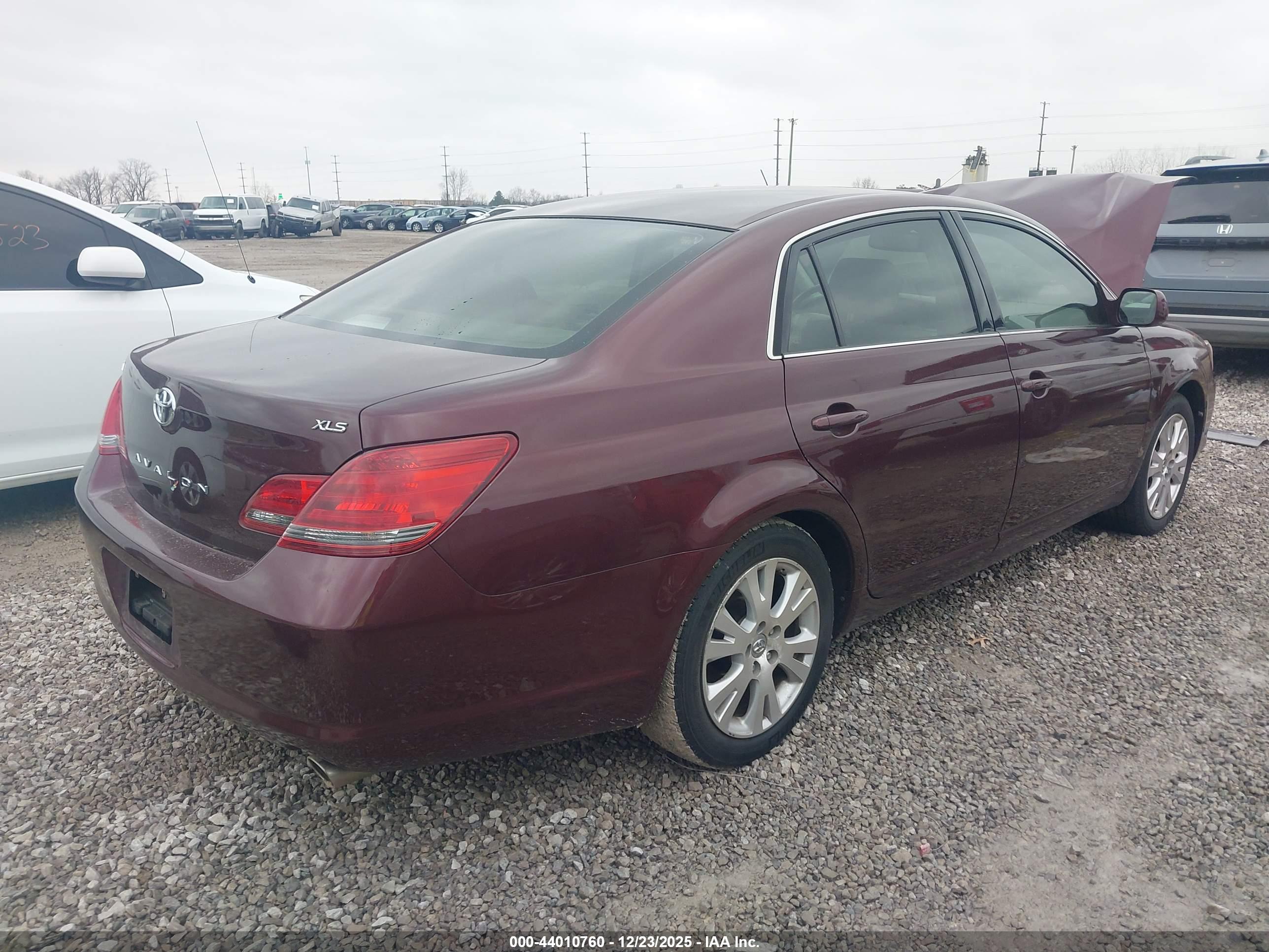 TOYOTA AVALON image 4