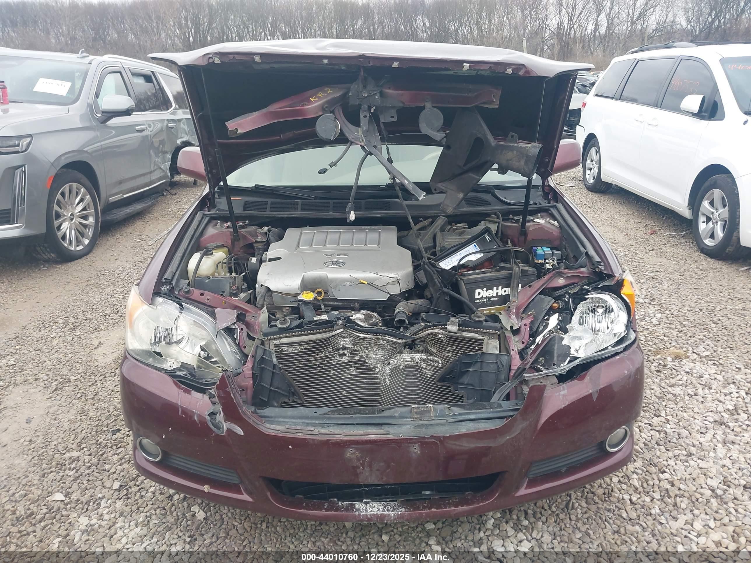 TOYOTA AVALON image 6