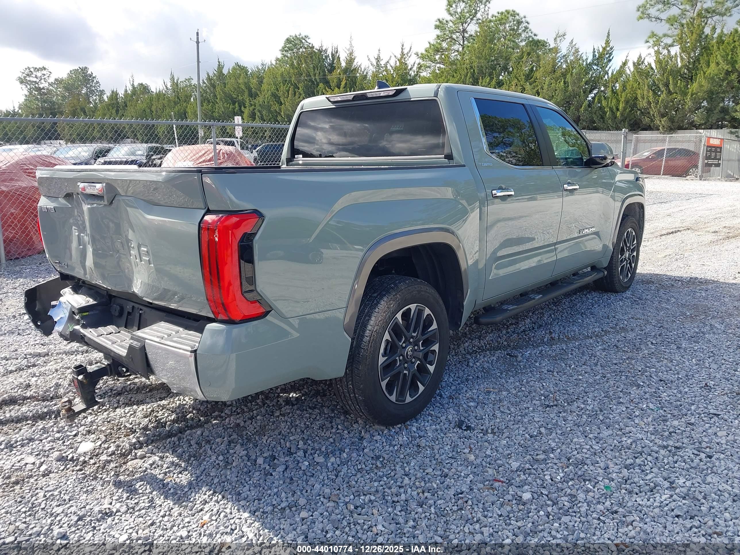 TOYOTA TUNDRA image 4