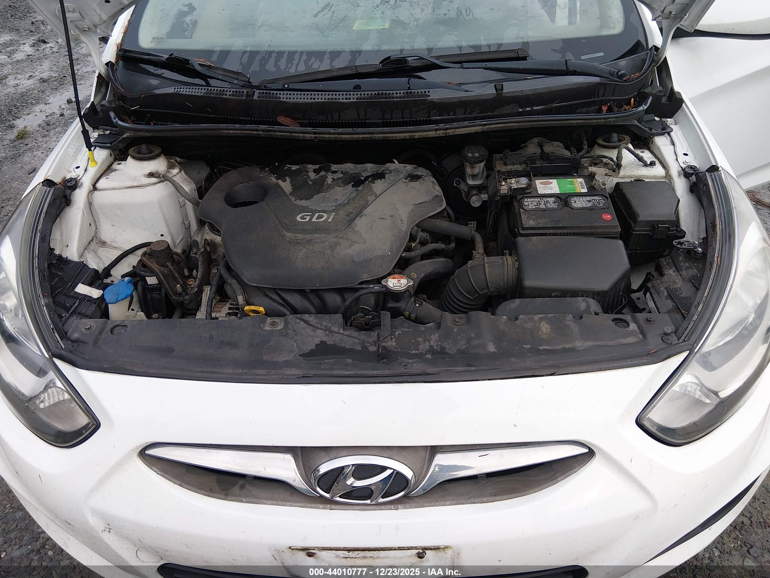 HYUNDAI ACCENT image 10