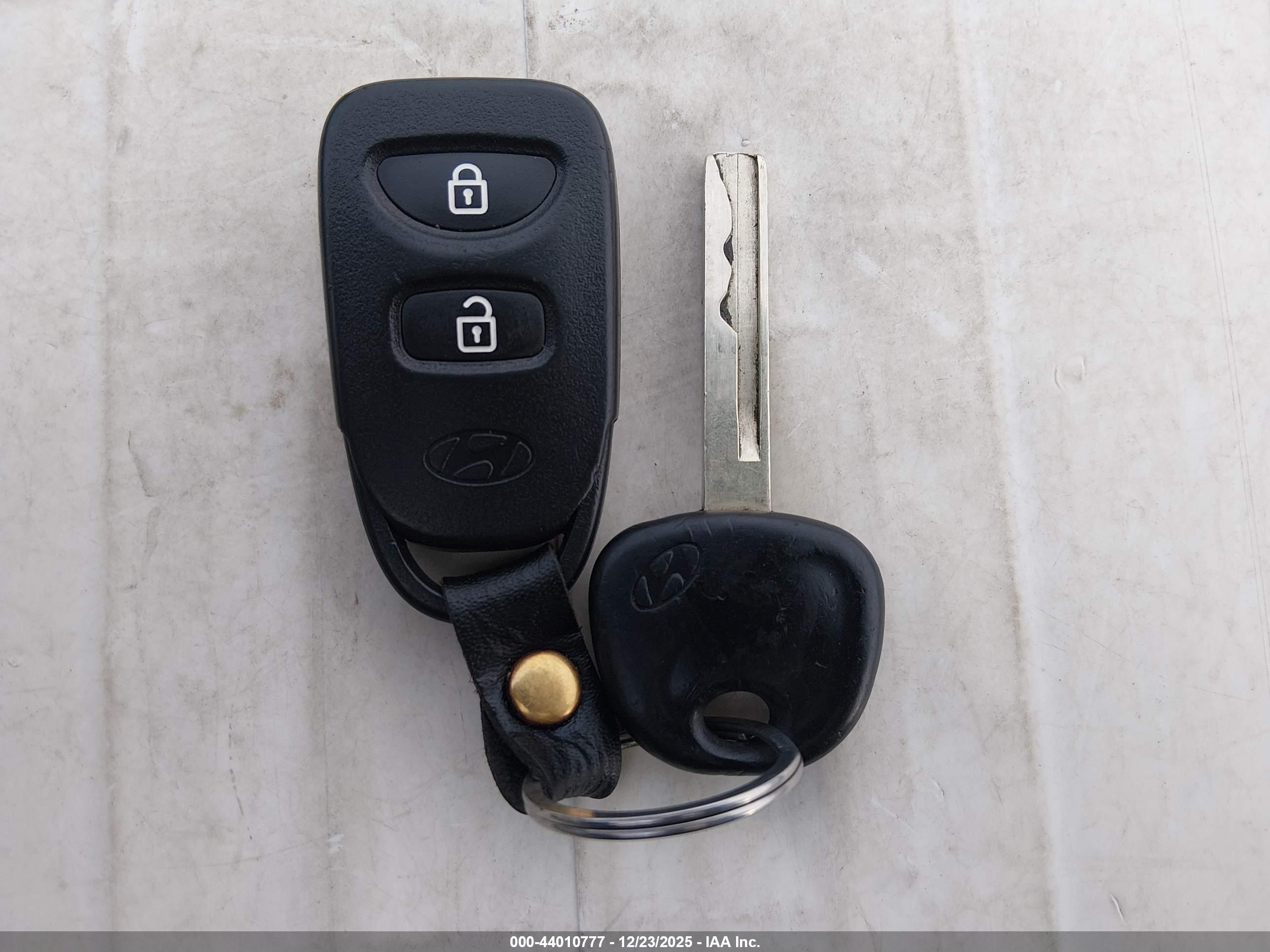 HYUNDAI ACCENT image 11