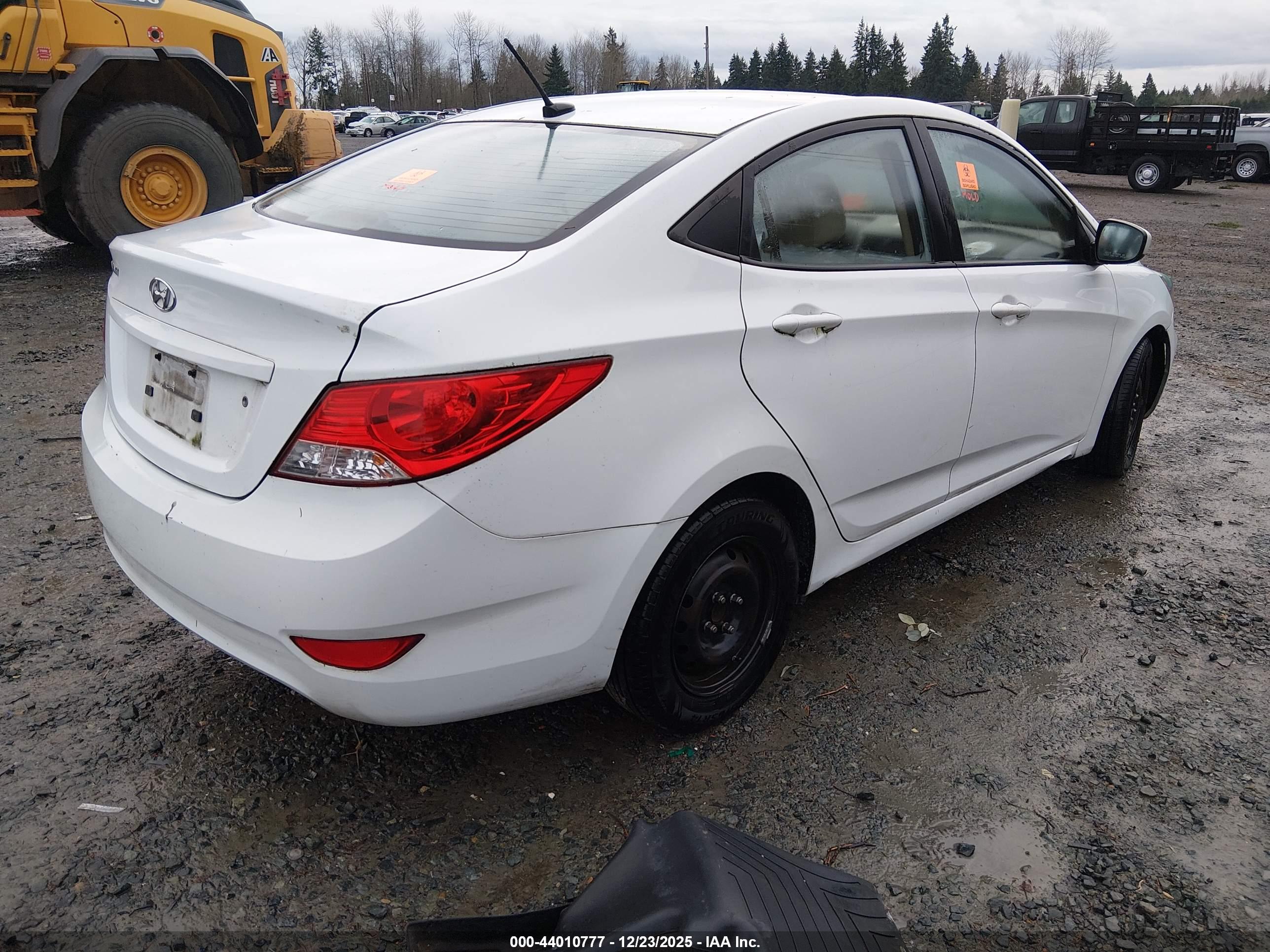 HYUNDAI ACCENT image 4