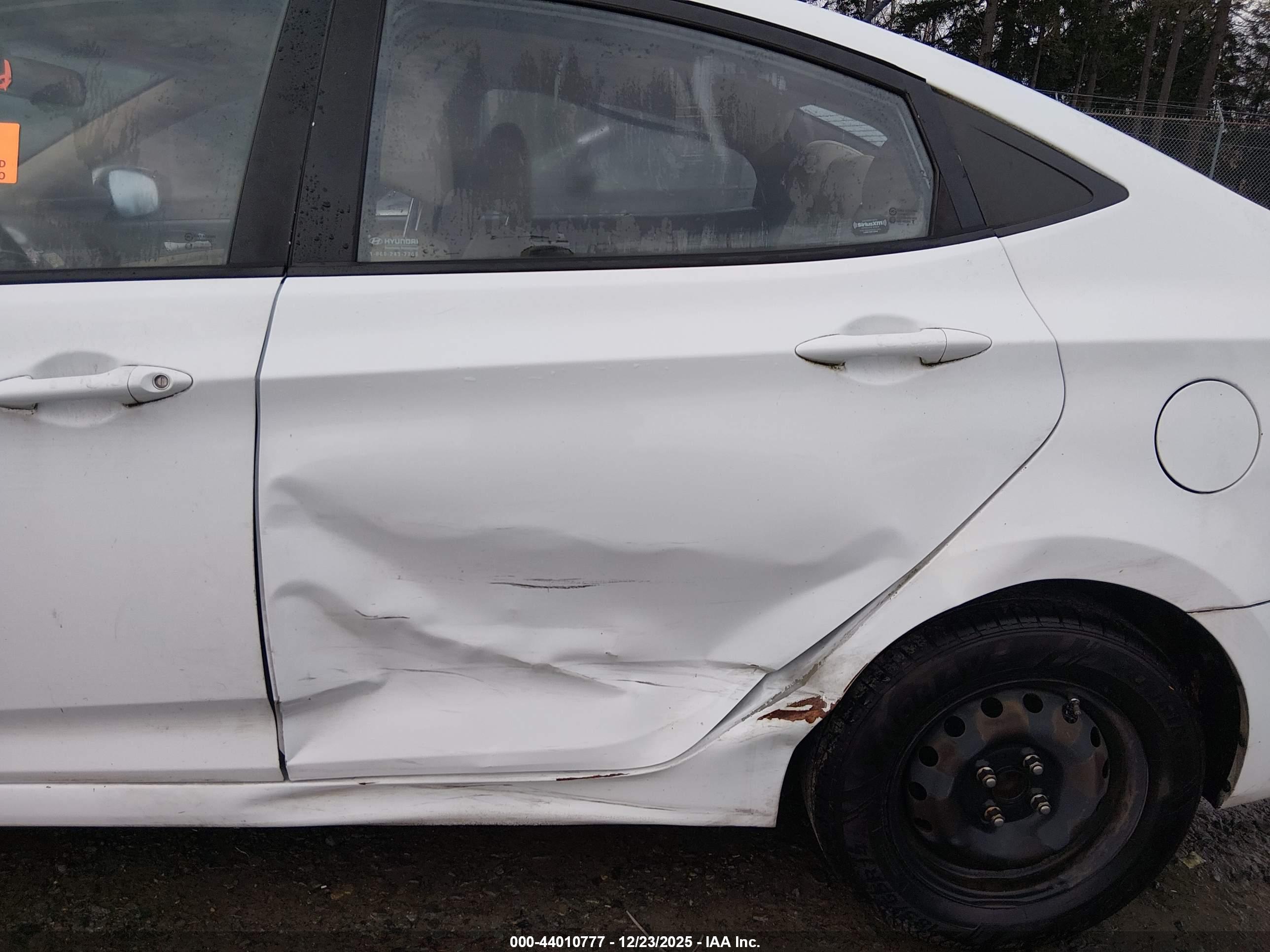 HYUNDAI ACCENT image 6