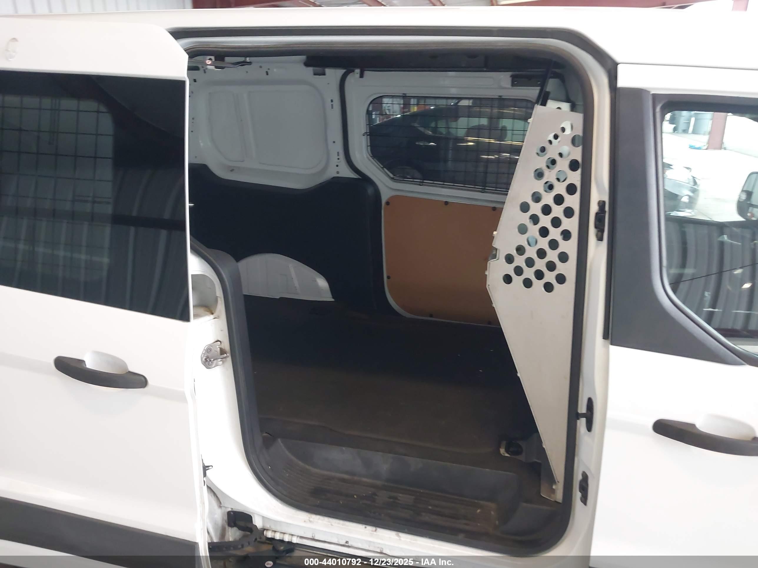 FORD TRANSIT image 8