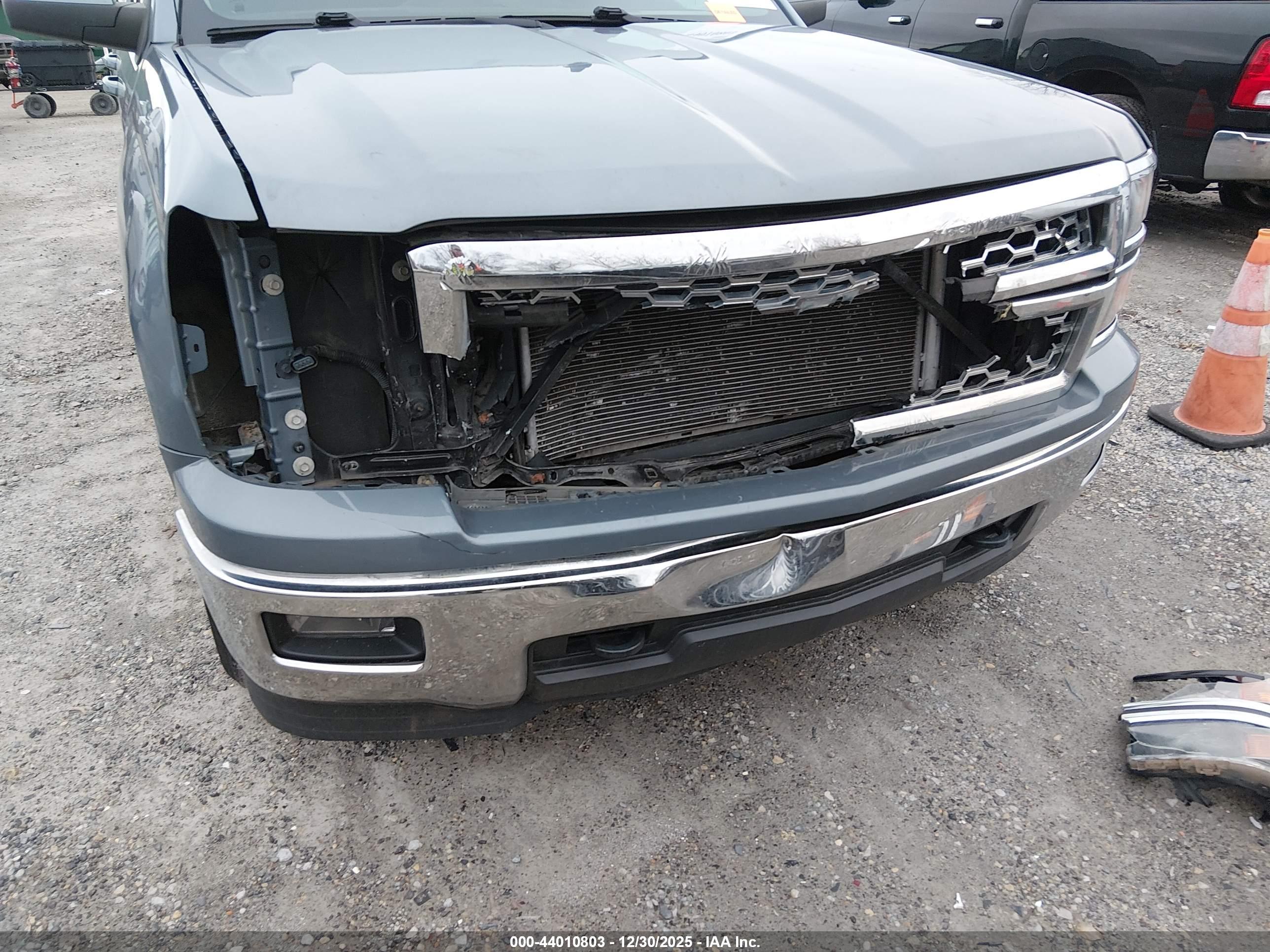 CHEVROLET SILVERADO image 6