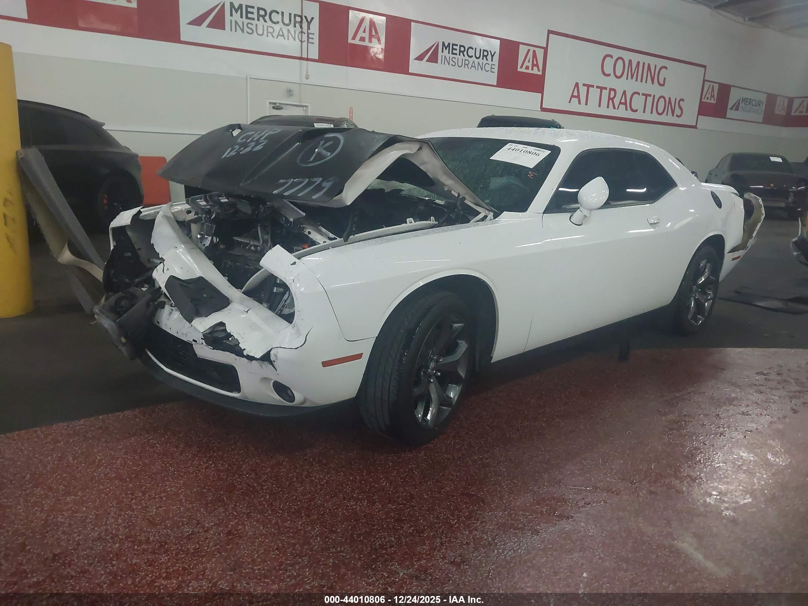 DODGE CHALLENGER image 2