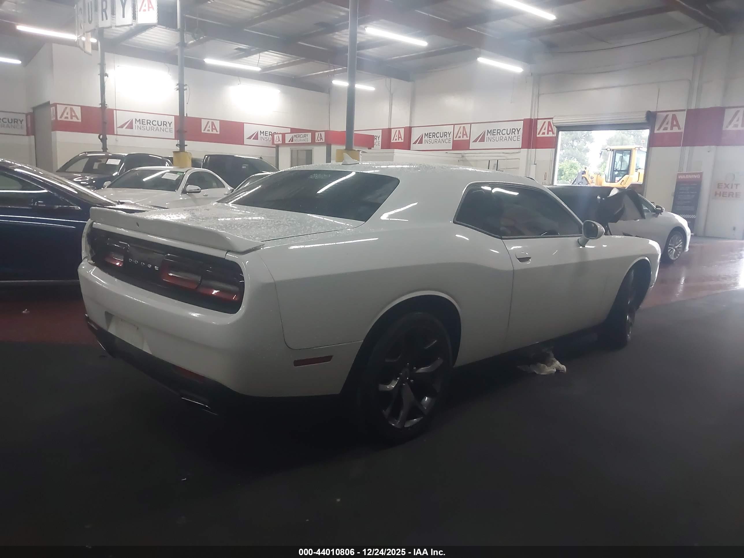 DODGE CHALLENGER image 4