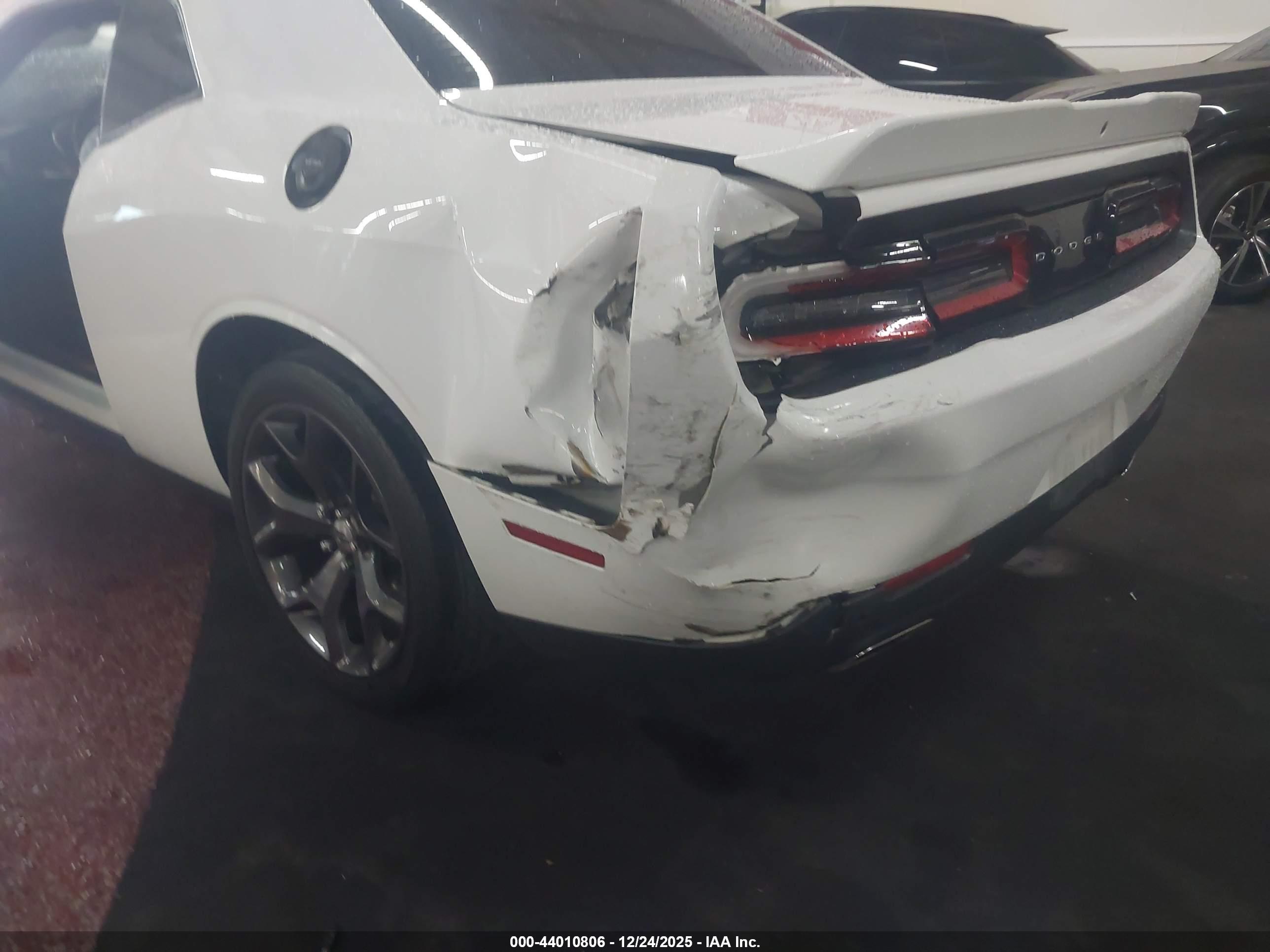 DODGE CHALLENGER image 6