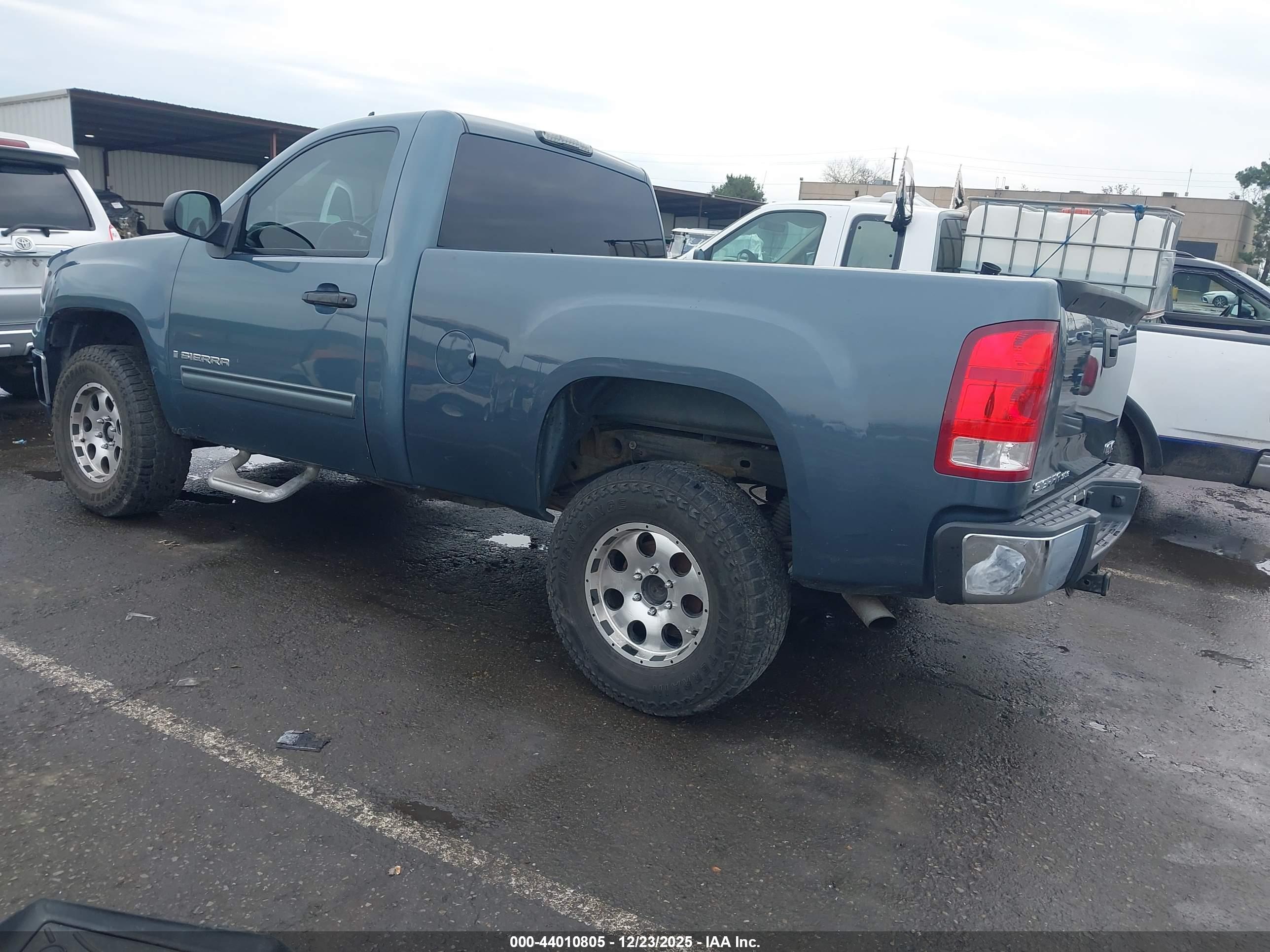 GMC SIERRA image 3