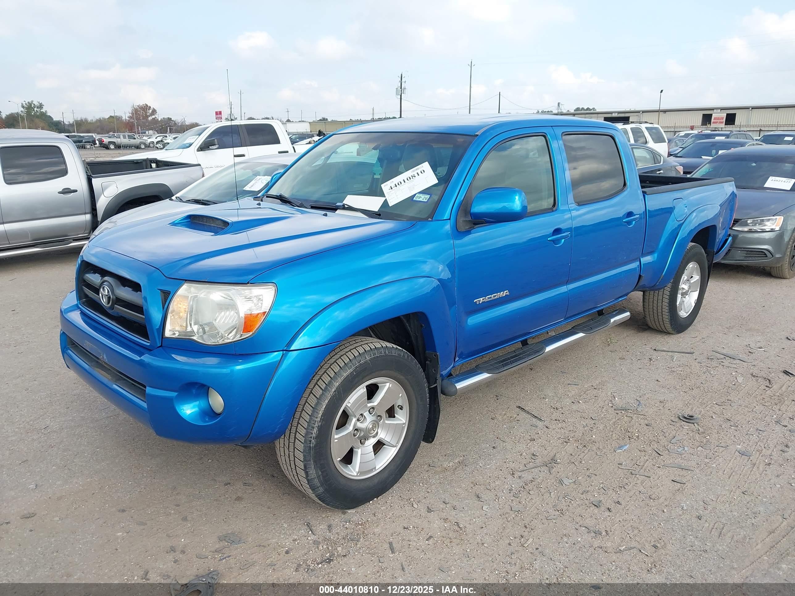 TOYOTA TACOMA image 2