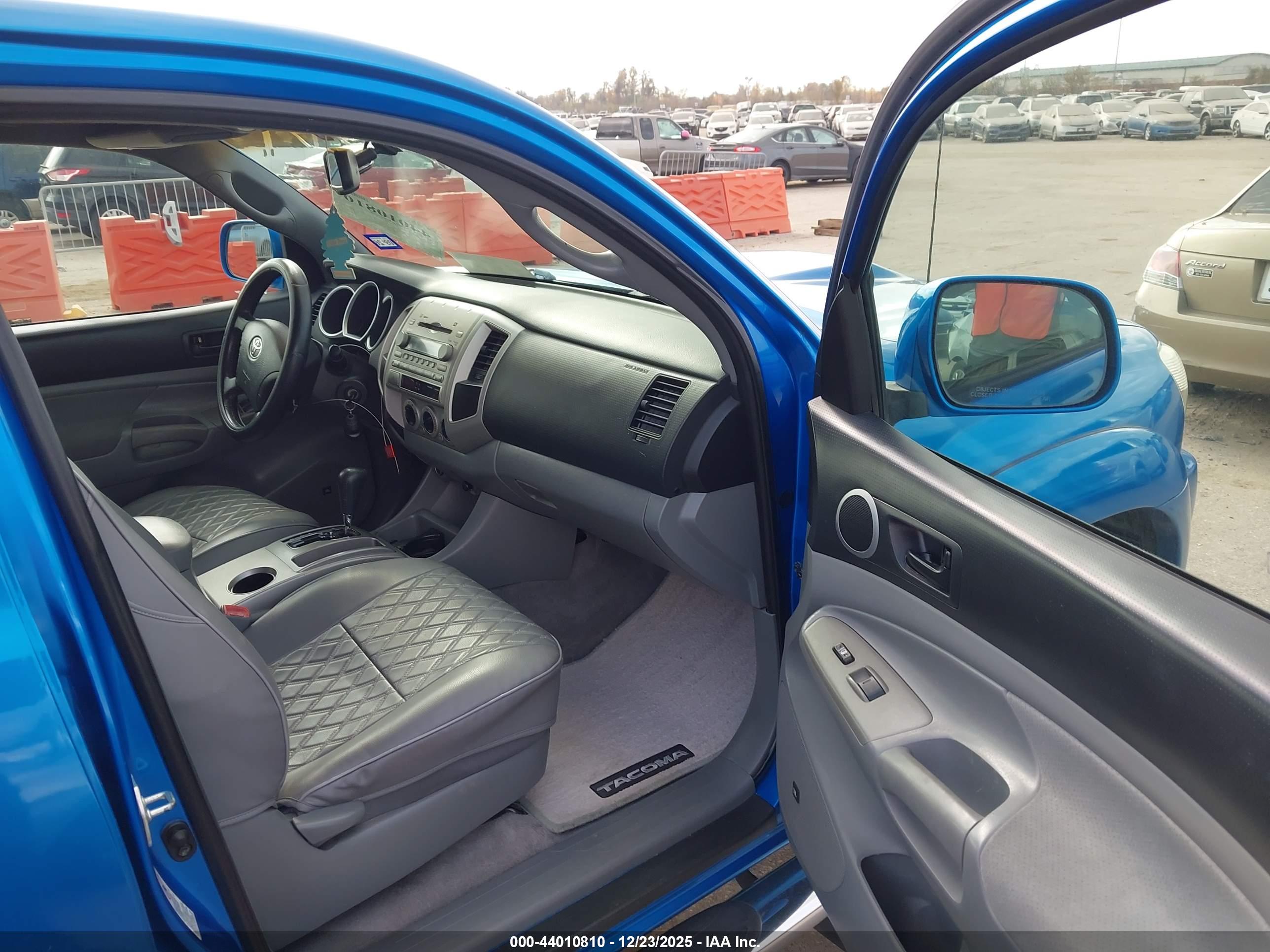 TOYOTA TACOMA image 5