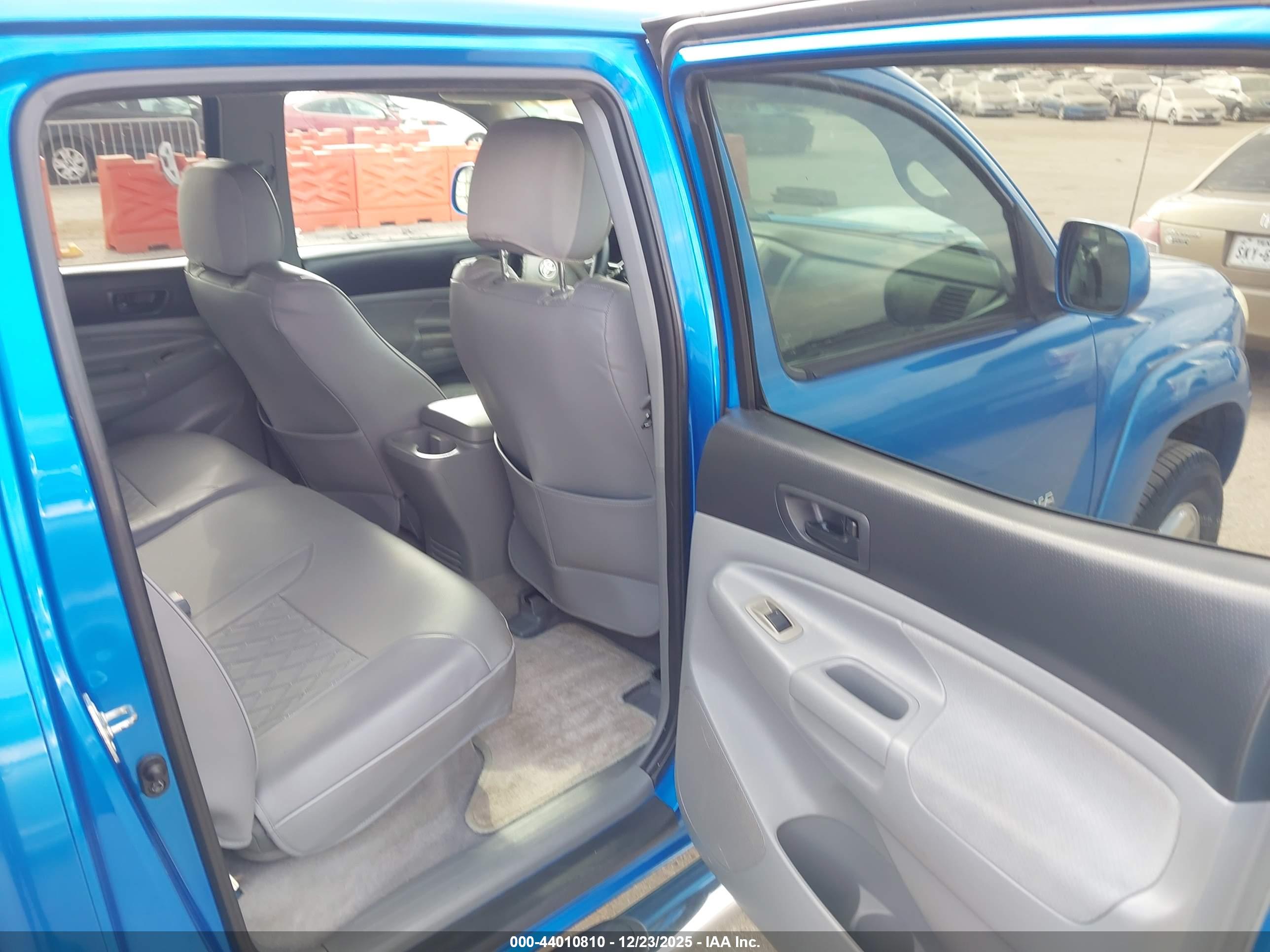 TOYOTA TACOMA image 8