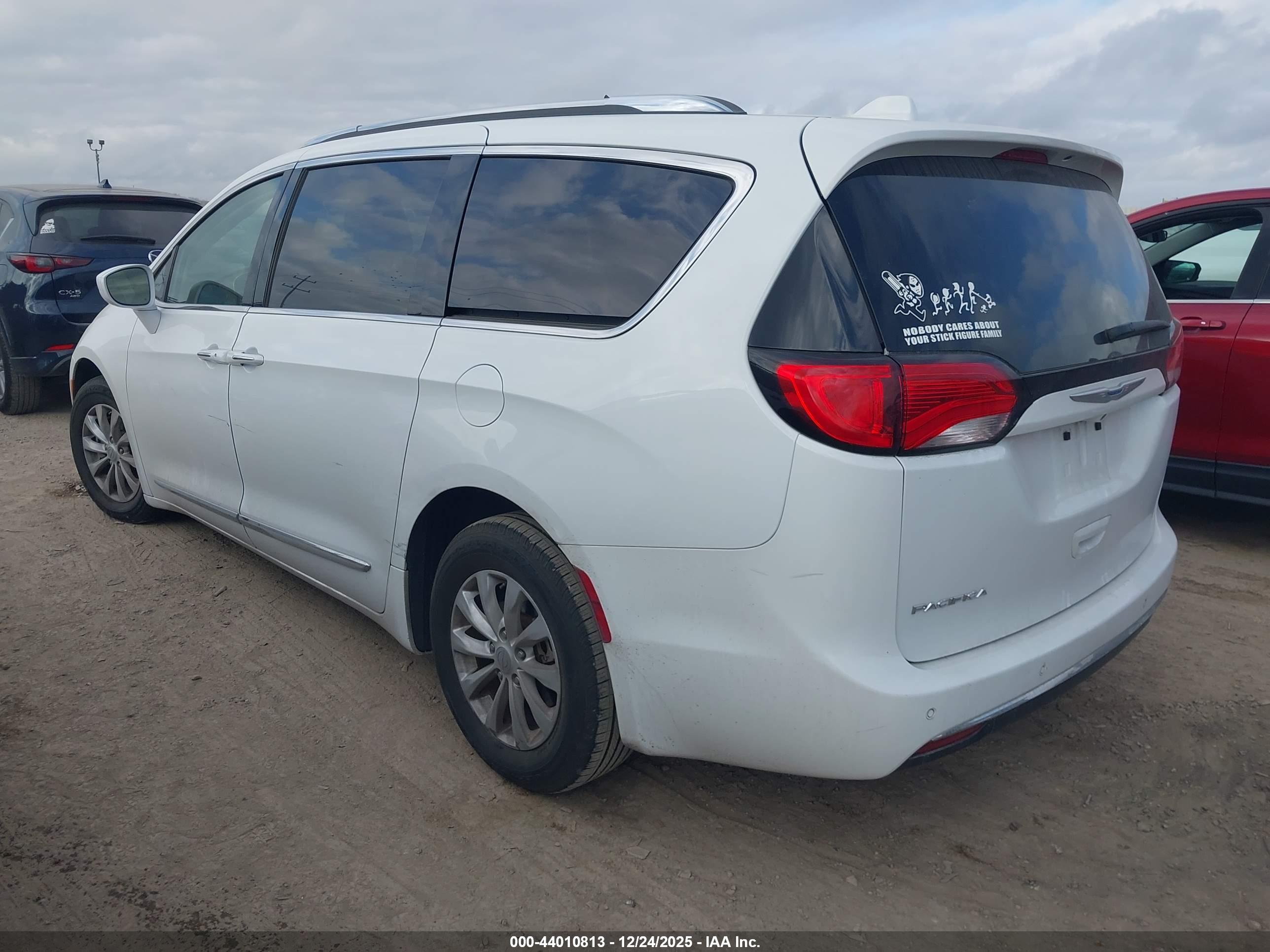 CHRYSLER PACIFICA image 3