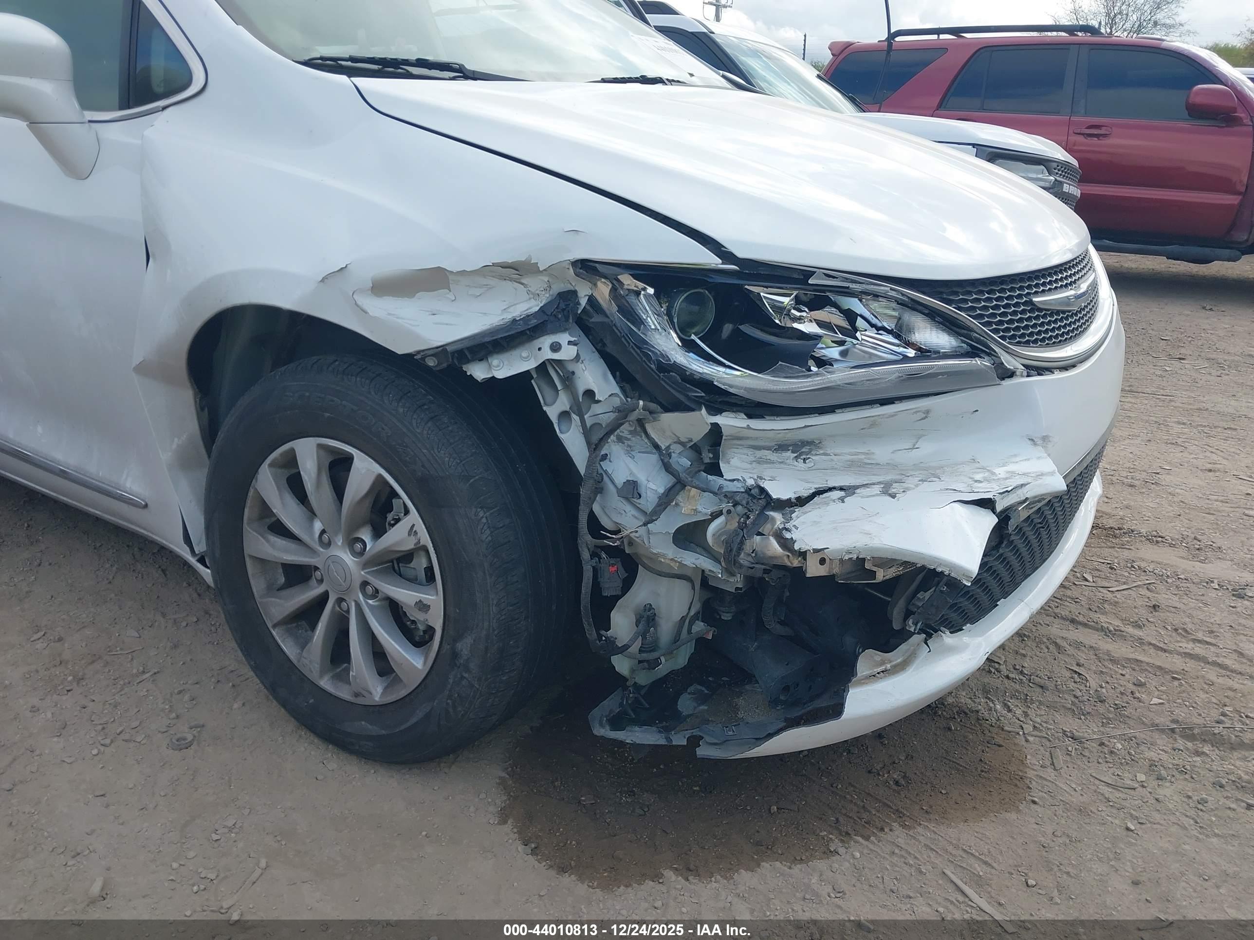 CHRYSLER PACIFICA image 6
