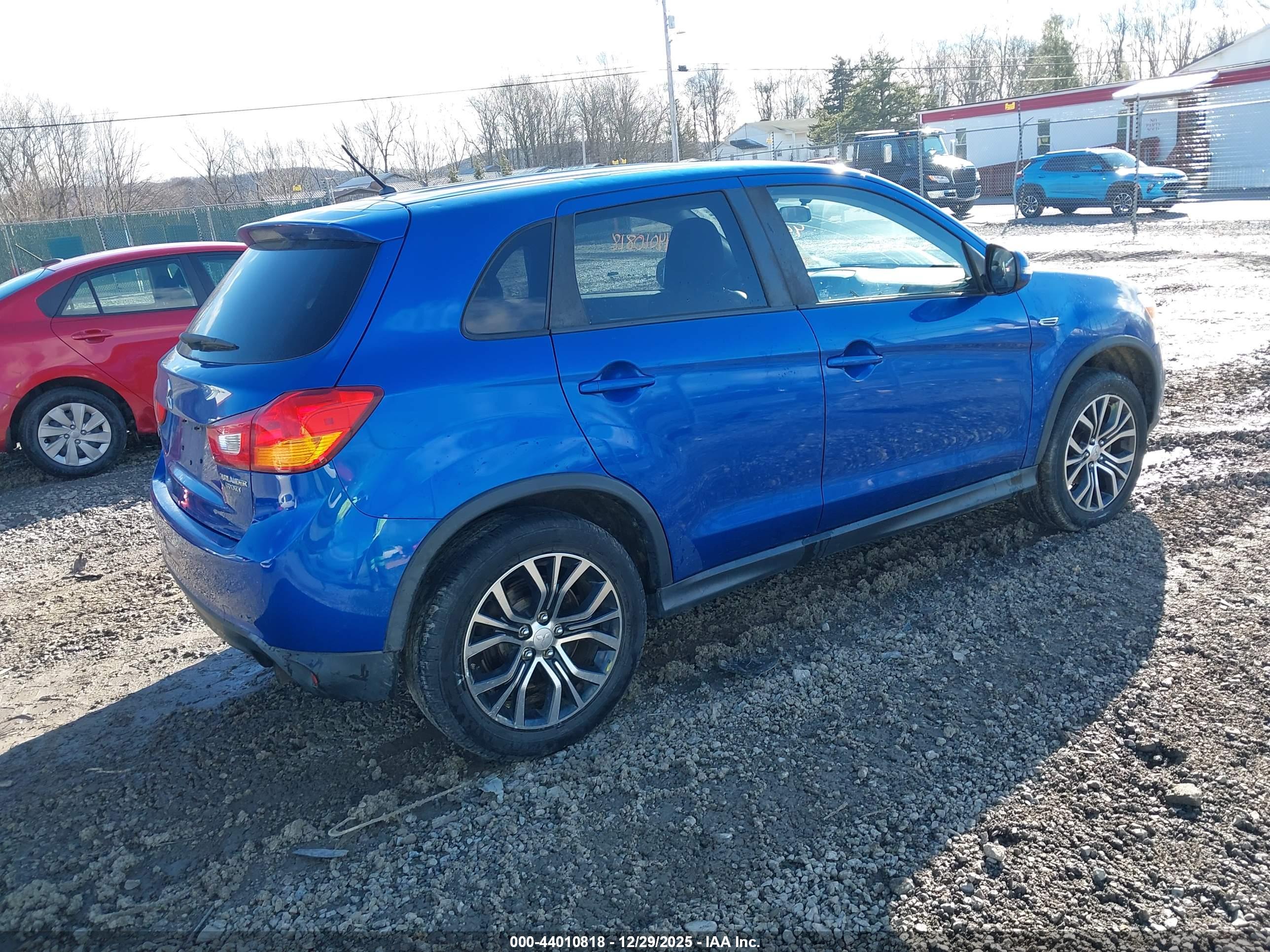MITSUBISHI OUTLANDER image 4