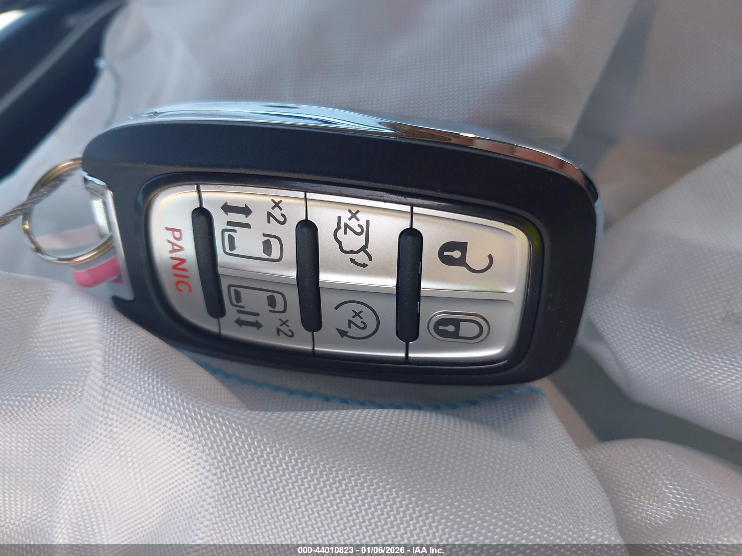 CHRYSLER PACIFICA image 11