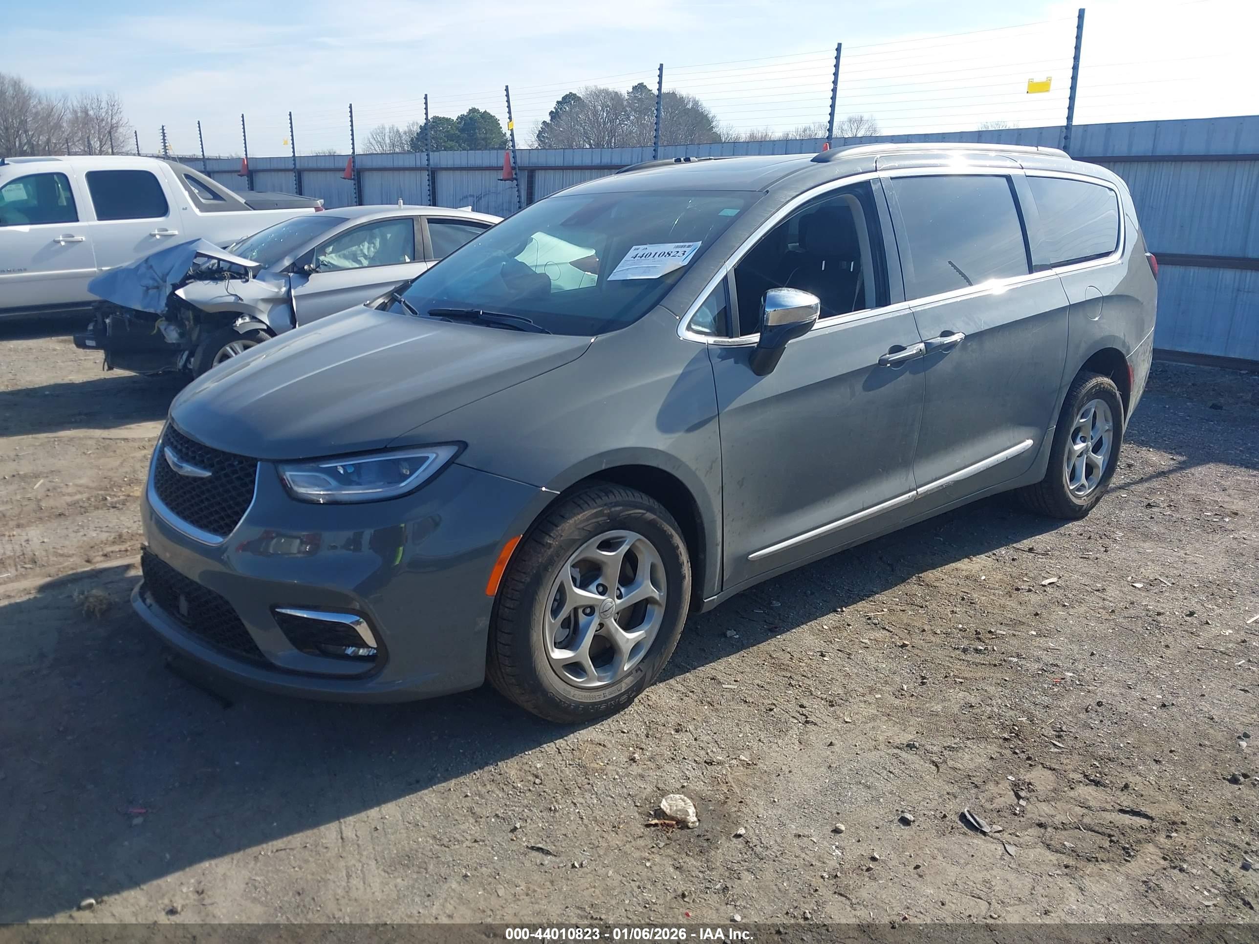 CHRYSLER PACIFICA image 2