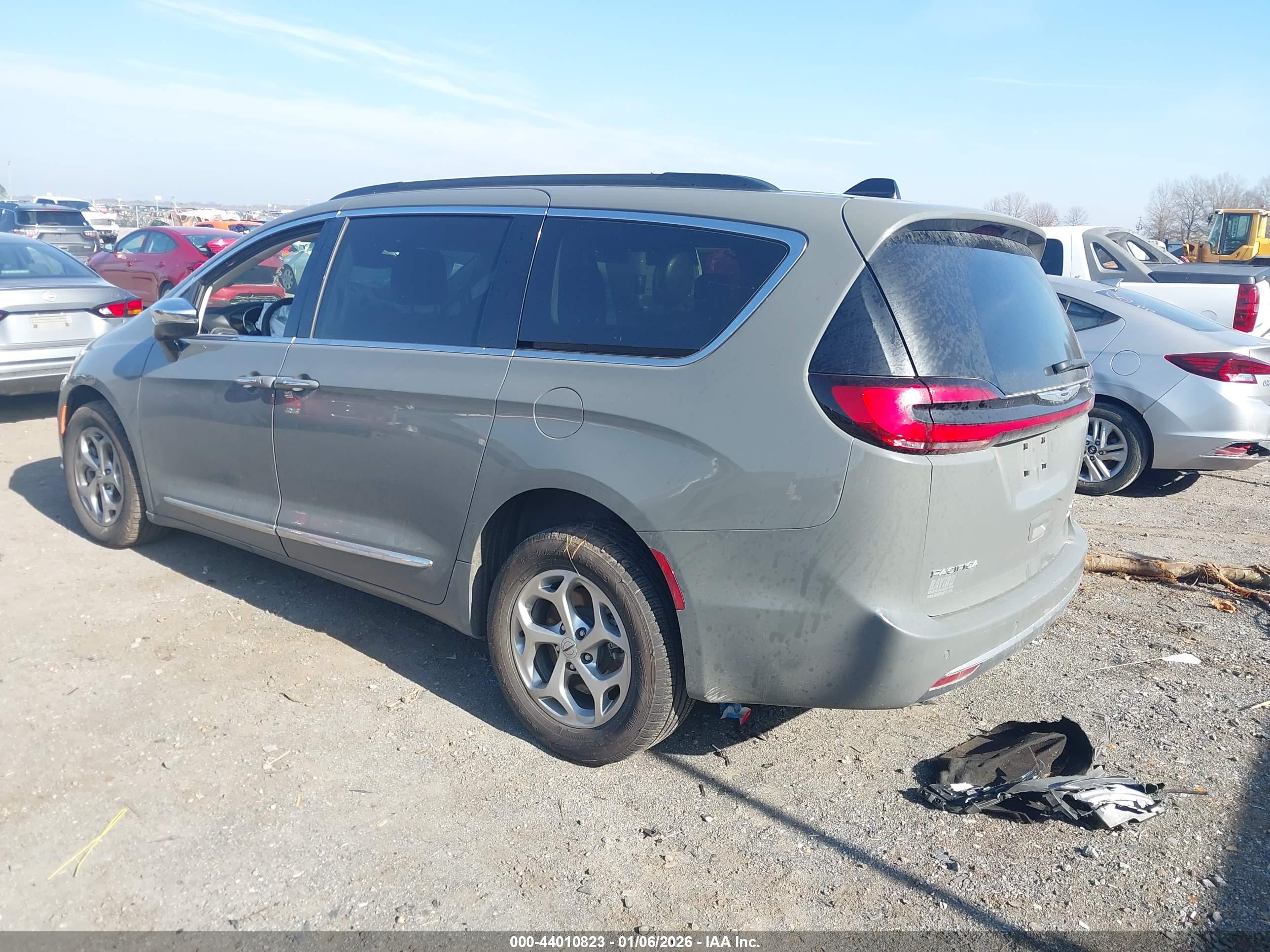 CHRYSLER PACIFICA image 3