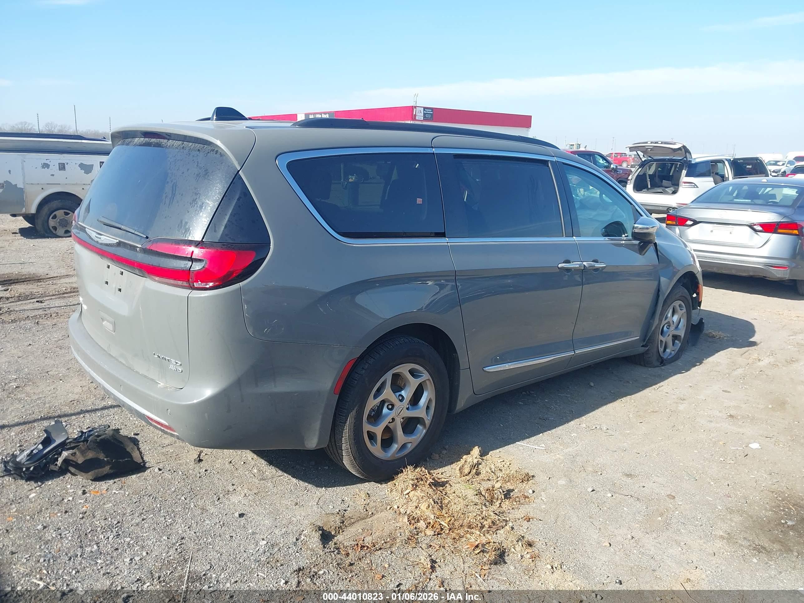 CHRYSLER PACIFICA image 4