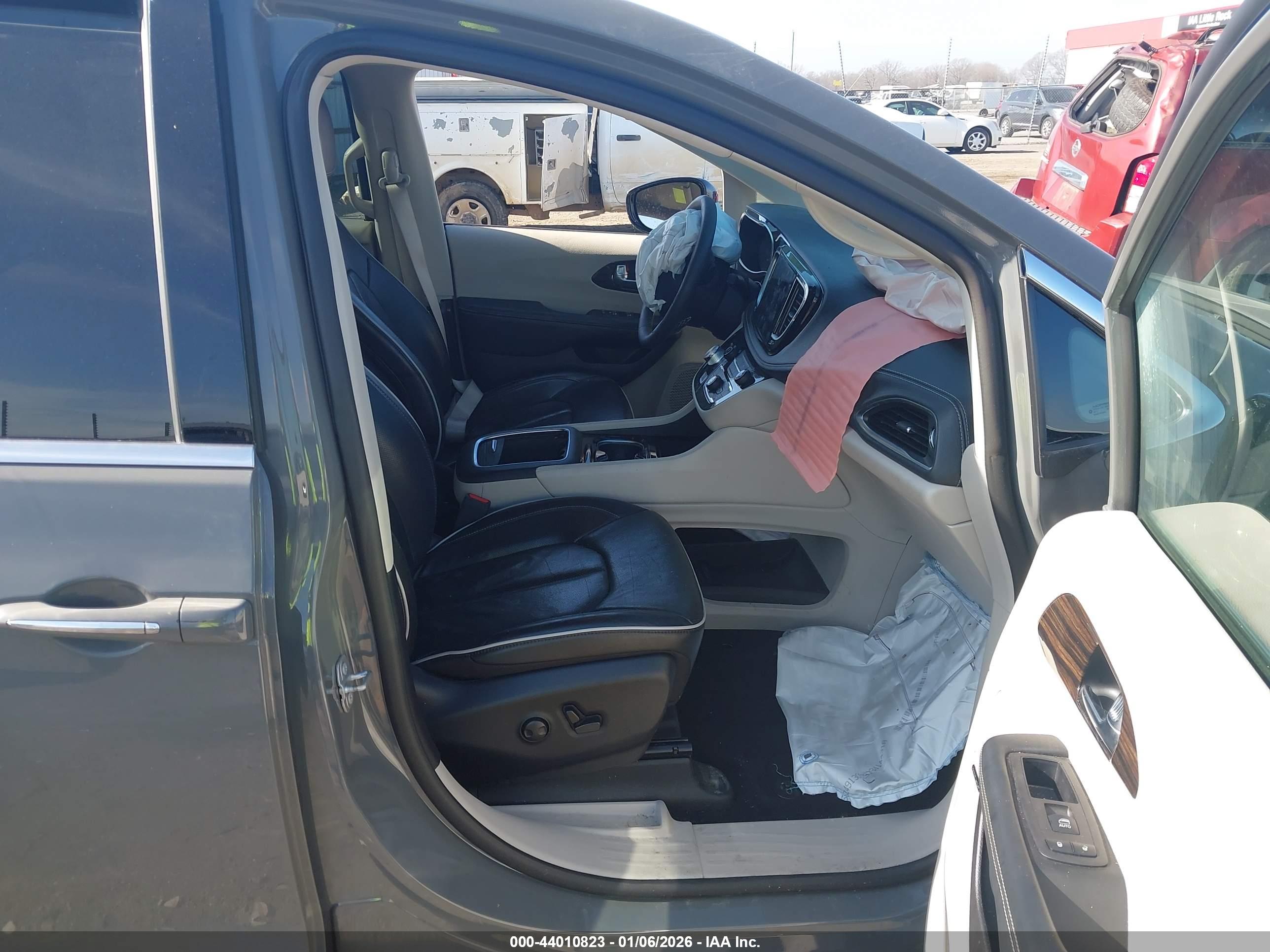 CHRYSLER PACIFICA image 5