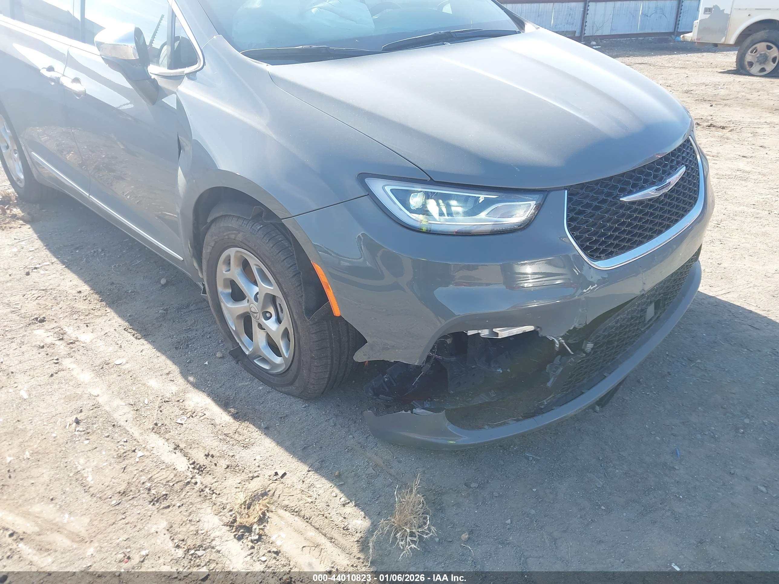 CHRYSLER PACIFICA image 6