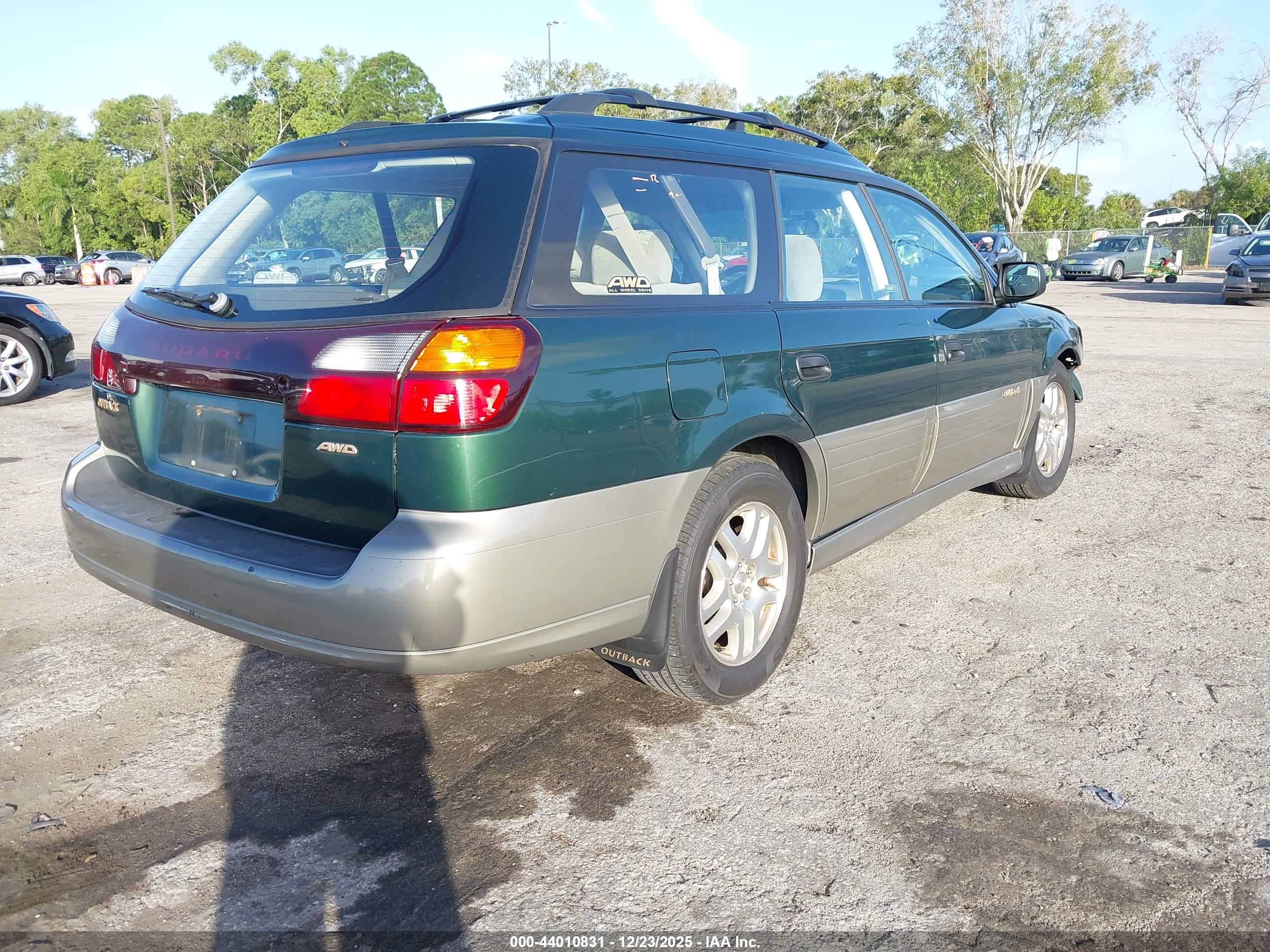 SUBARU OUTBACK image 4