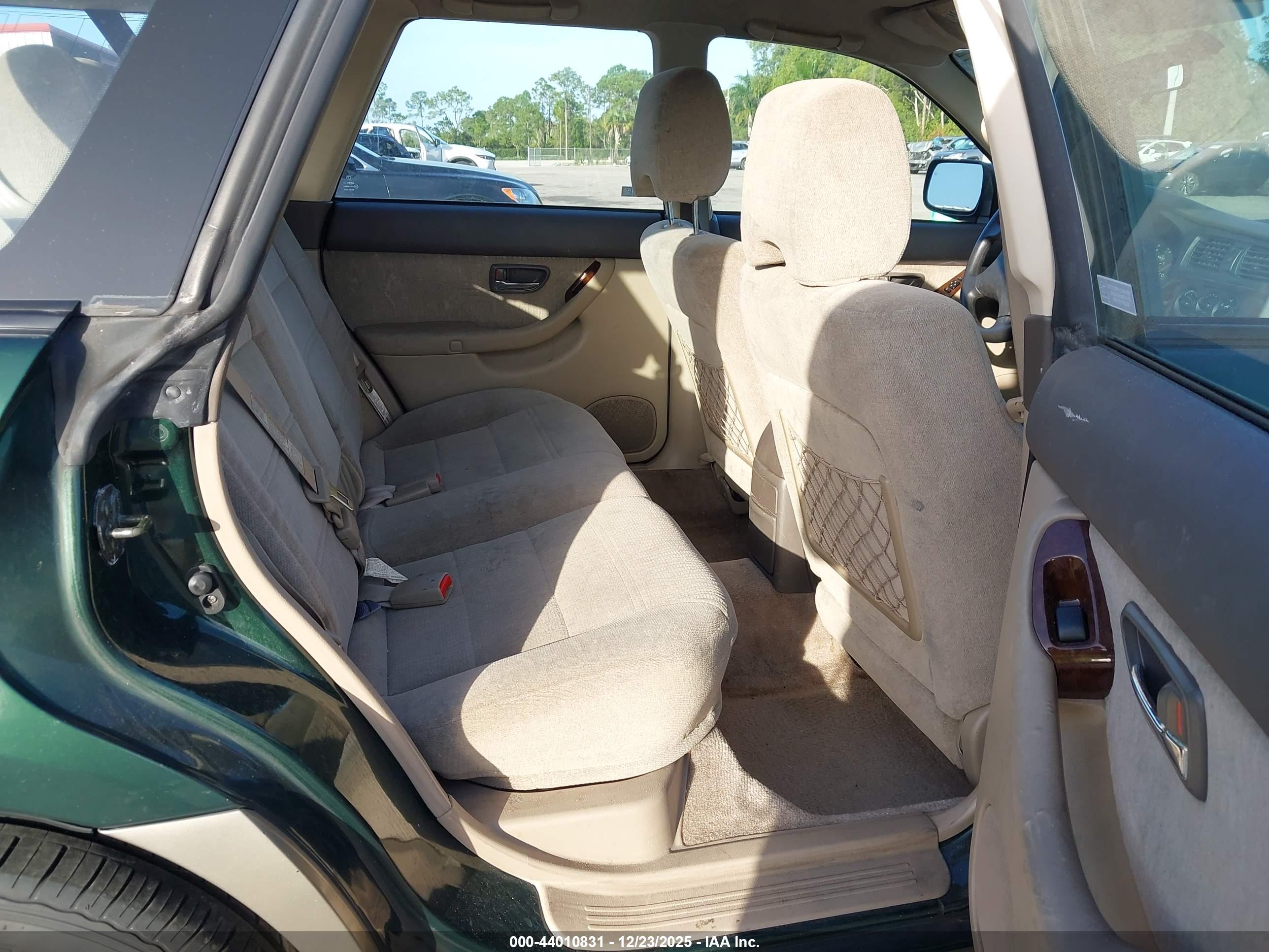 SUBARU OUTBACK image 8