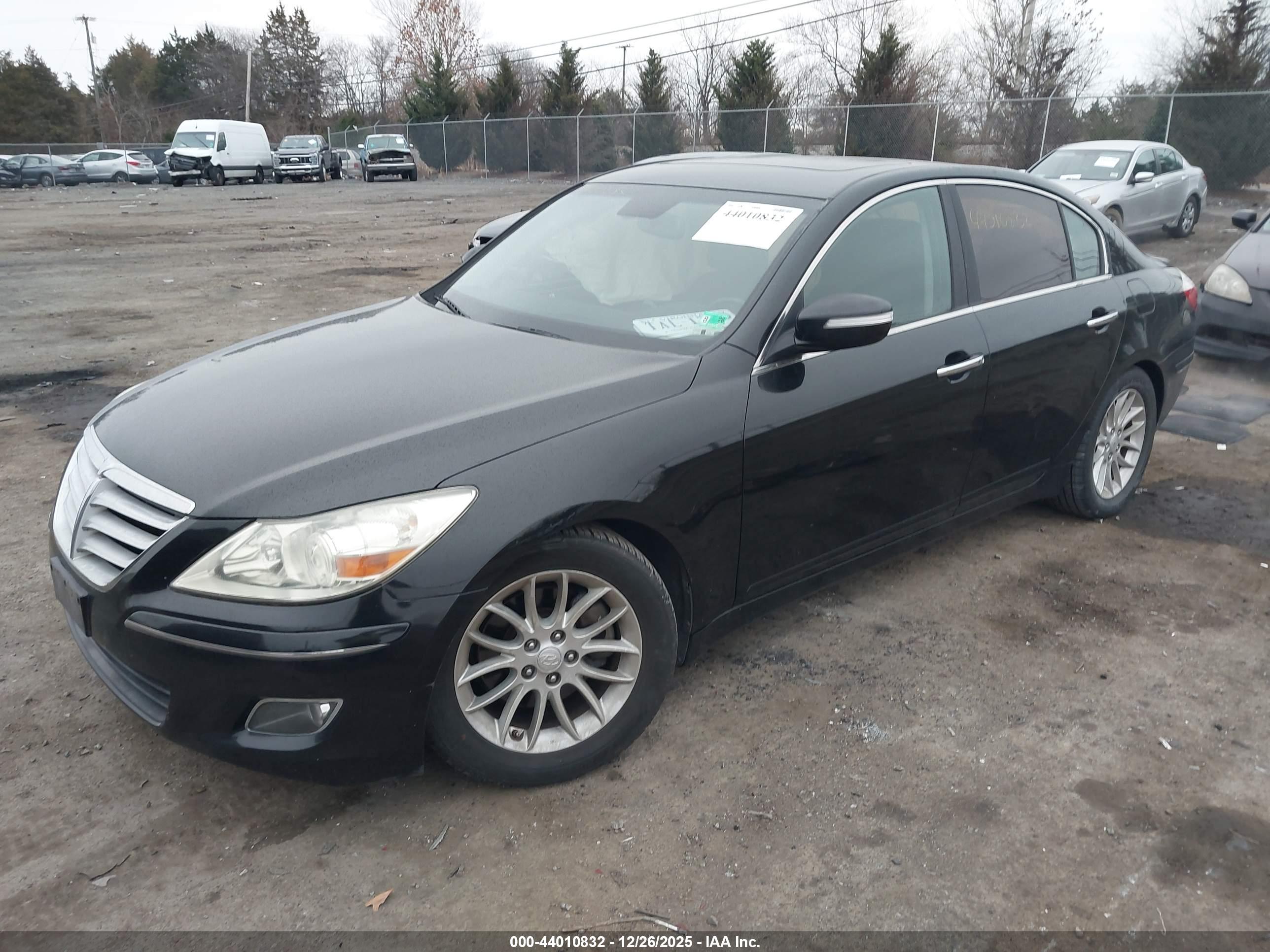 HYUNDAI GENESIS image 2