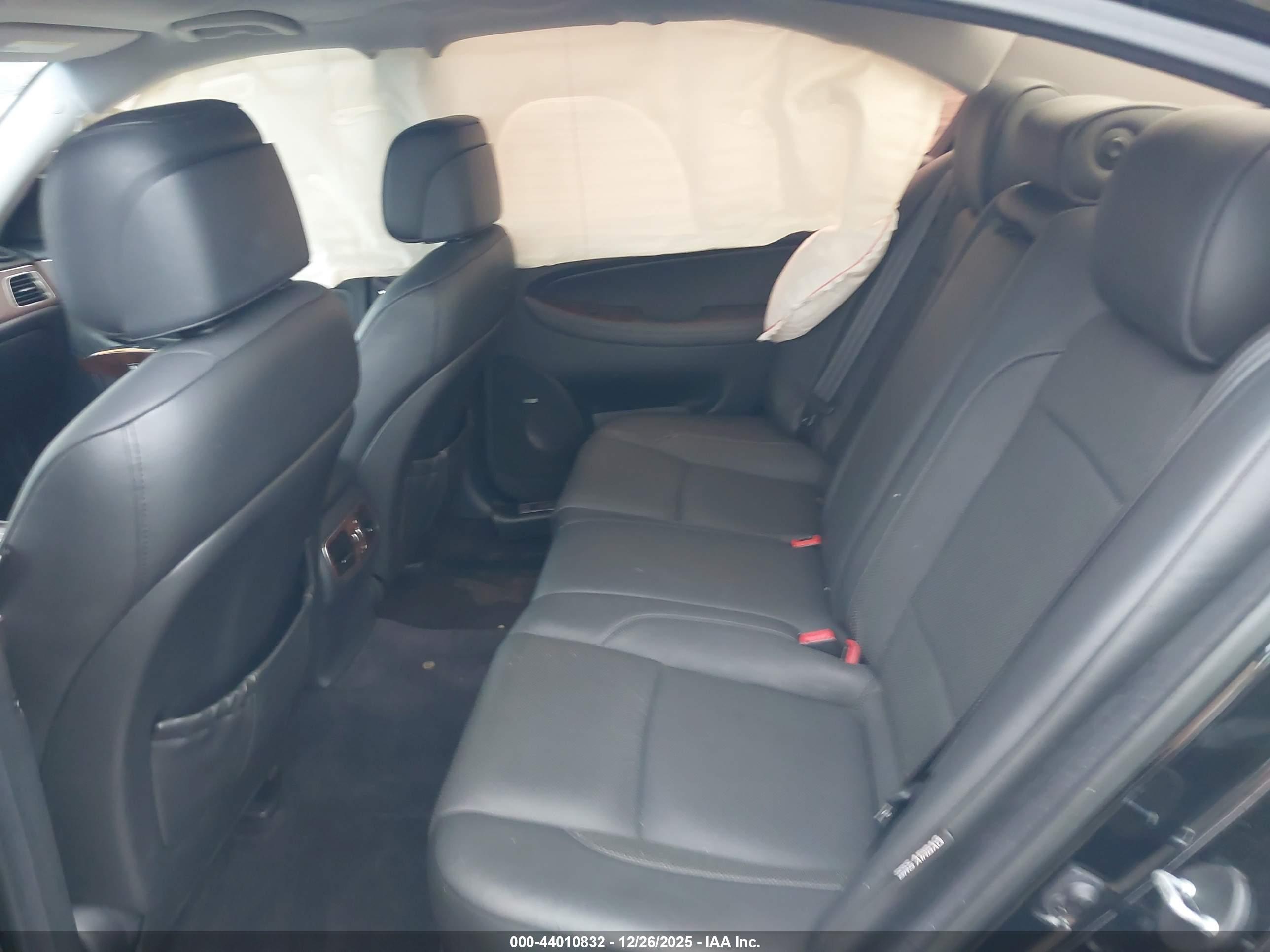 HYUNDAI GENESIS image 8
