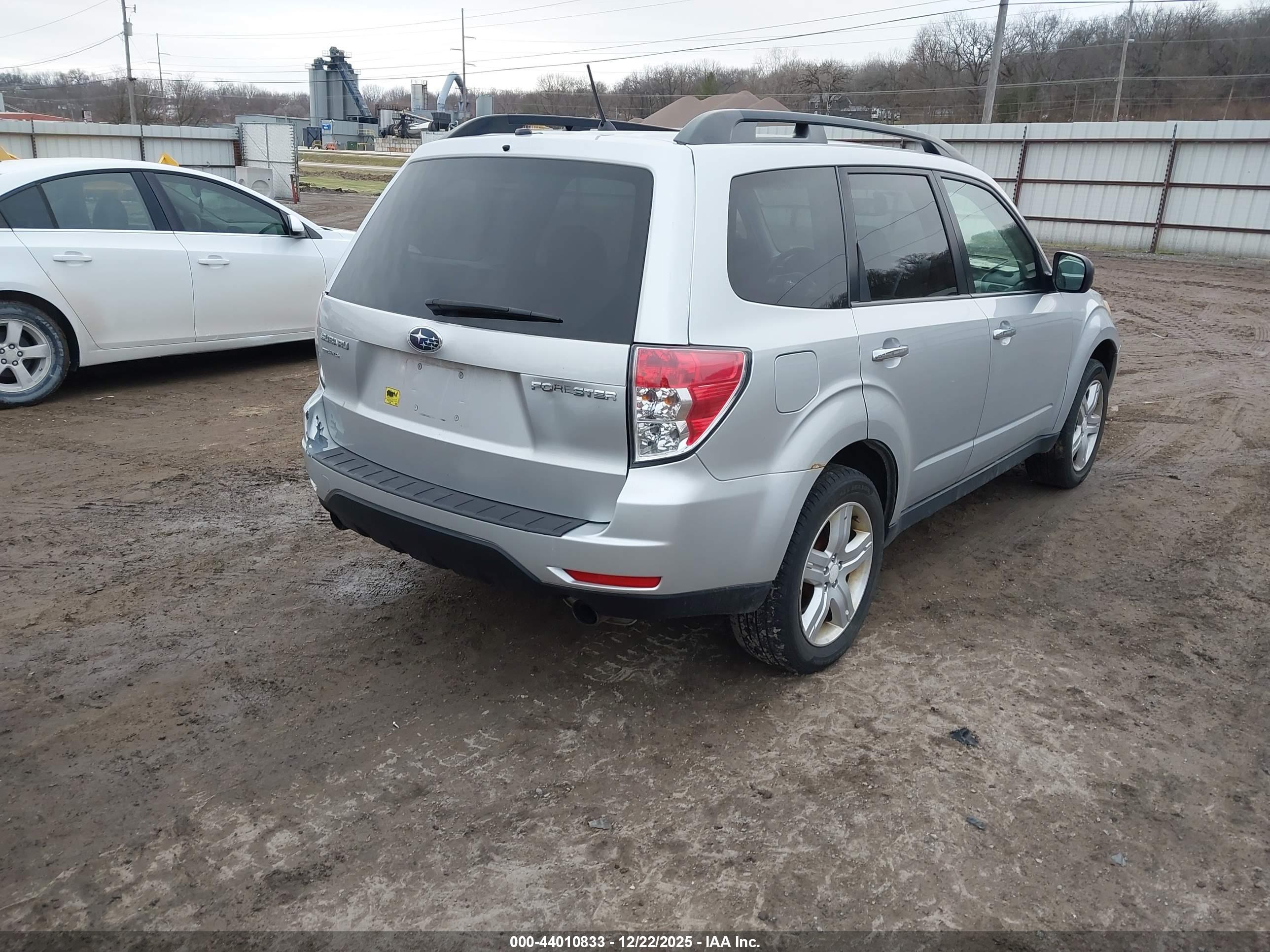 SUBARU FORESTER image 4