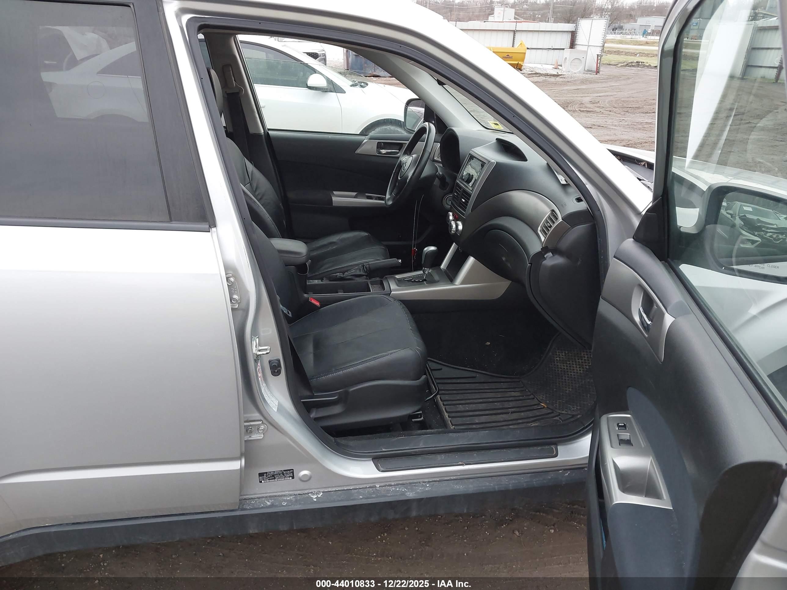 SUBARU FORESTER image 5