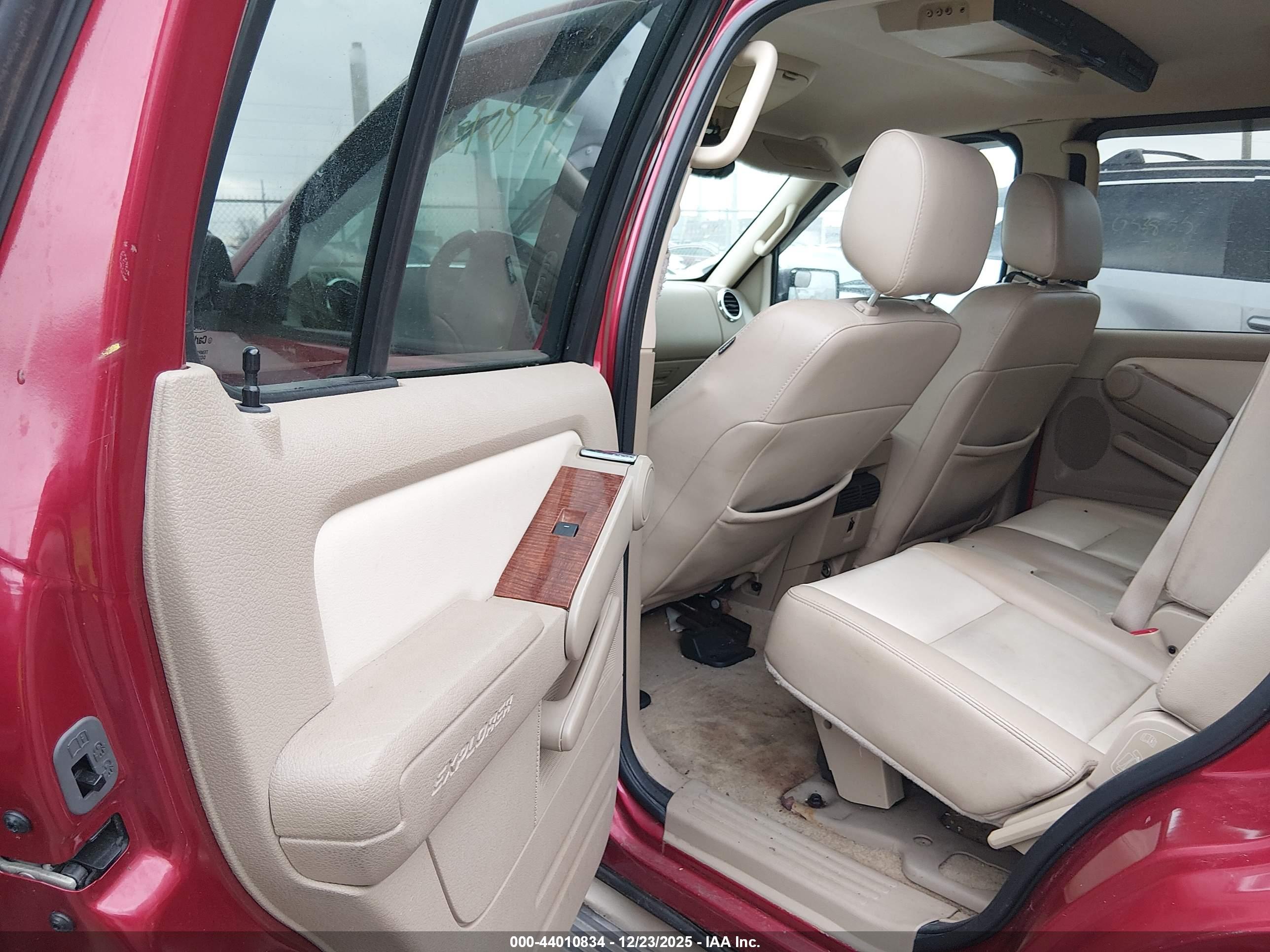 FORD EXPLORER image 8