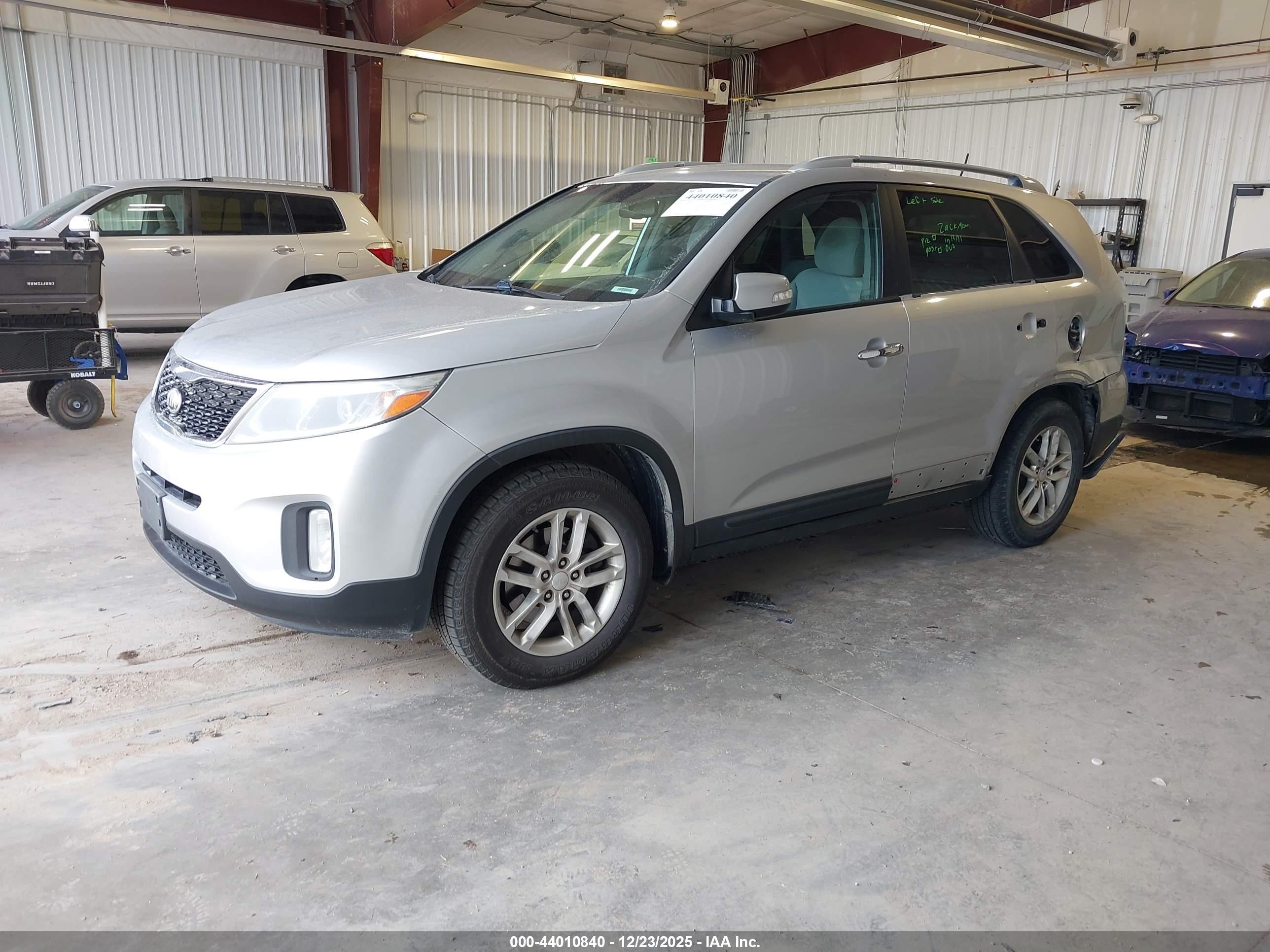 KIA SORENTO image 2